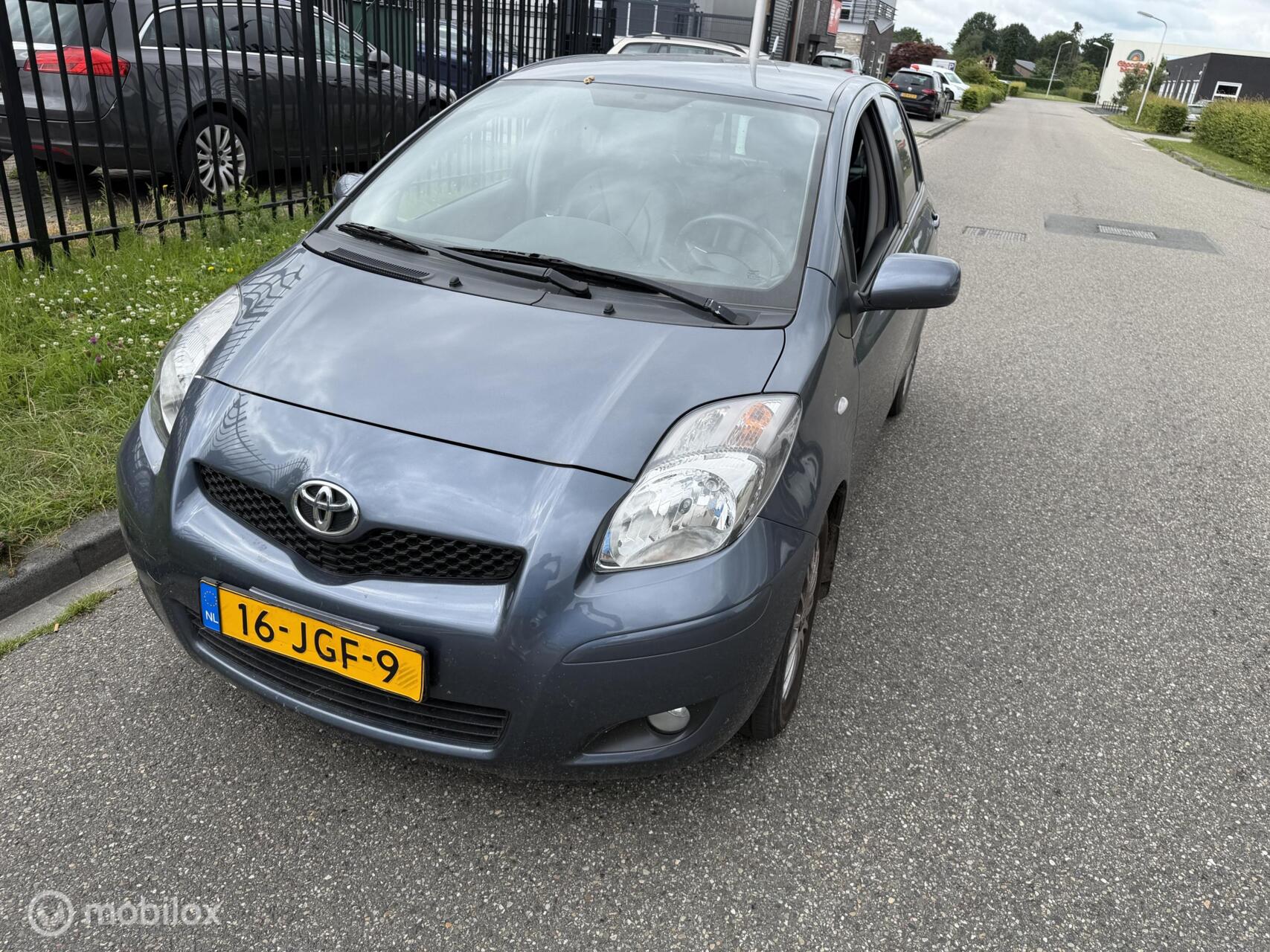 Toyota Toyota Yaris 1.3 VVTi Executive 2009 - voorkant