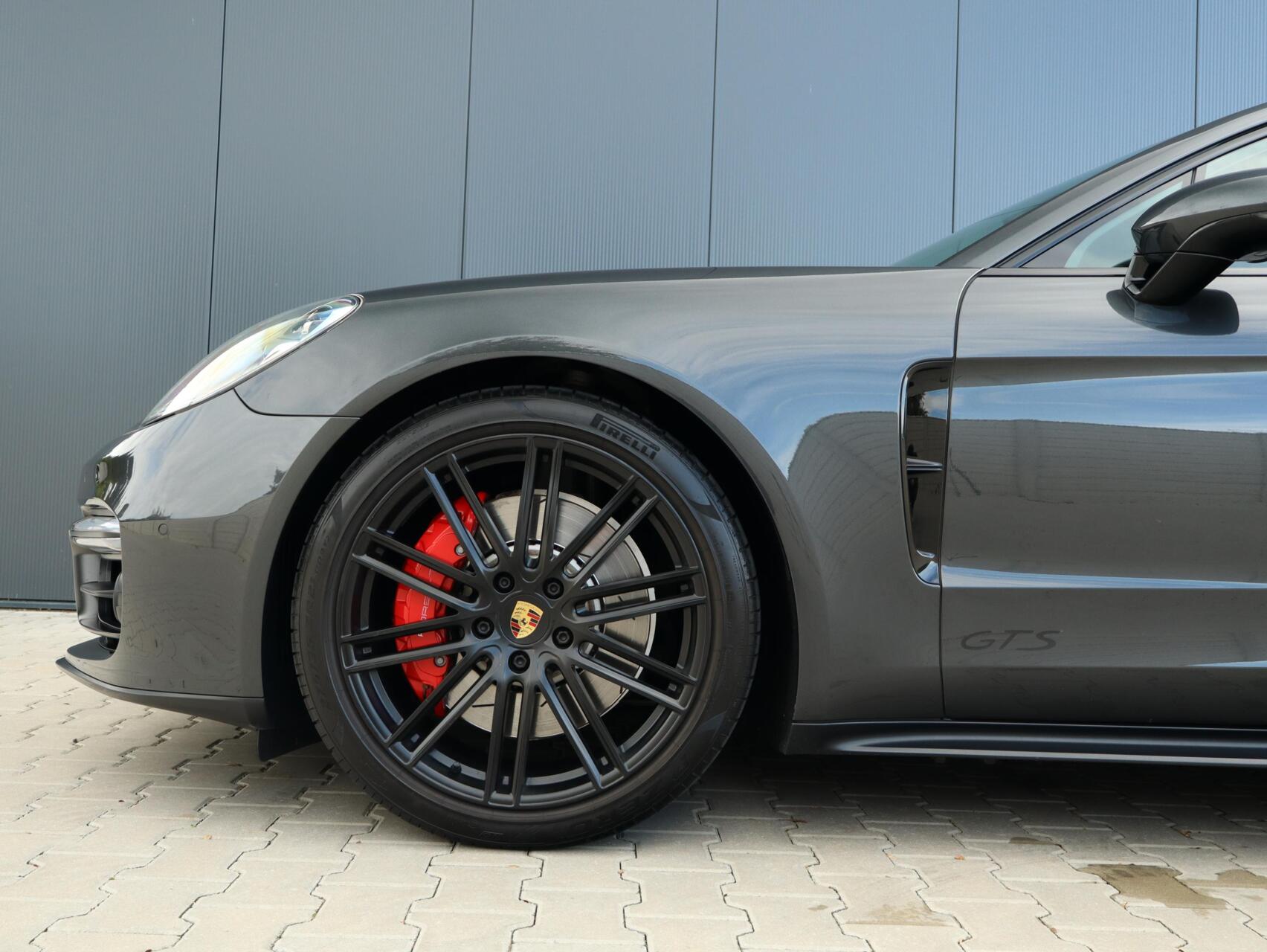 Foto van Porsche Panamera GTS