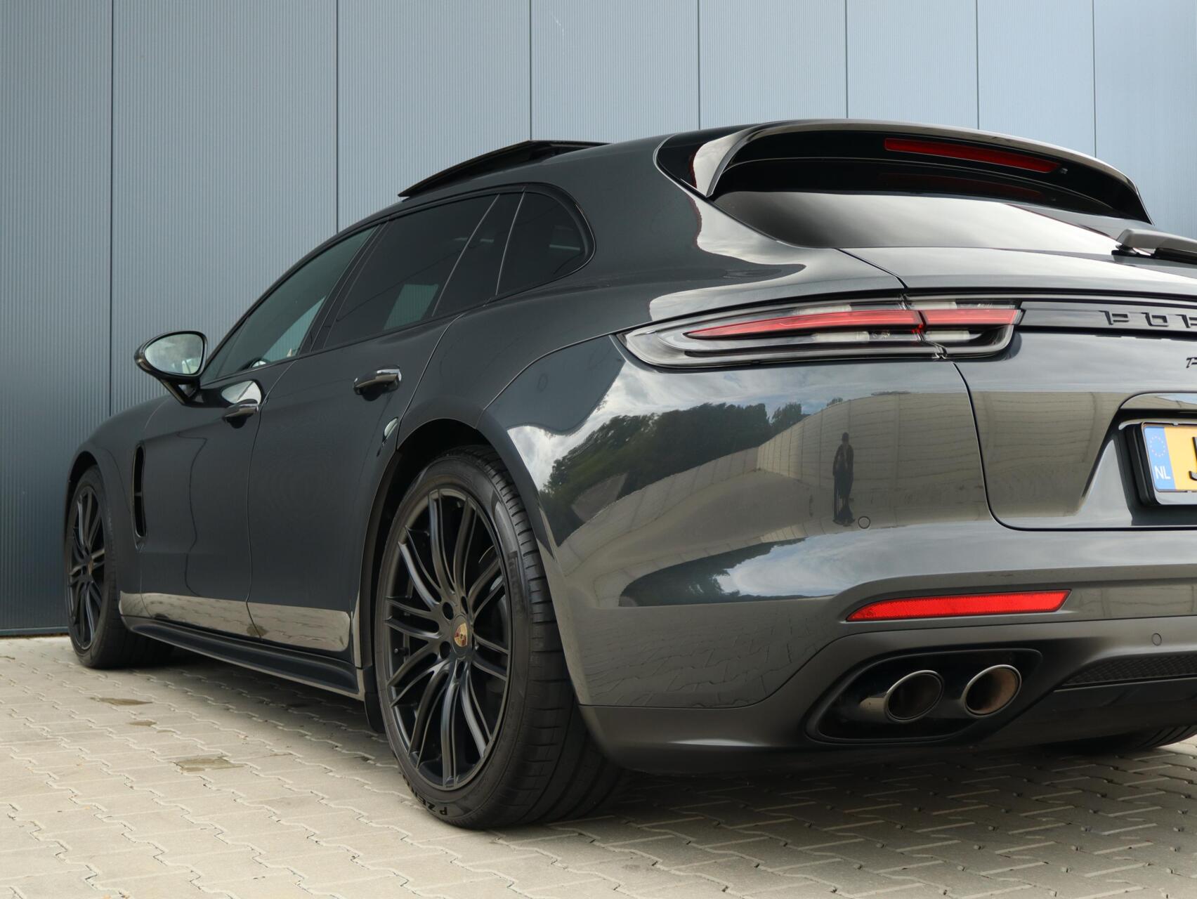 Foto van Porsche Panamera GTS