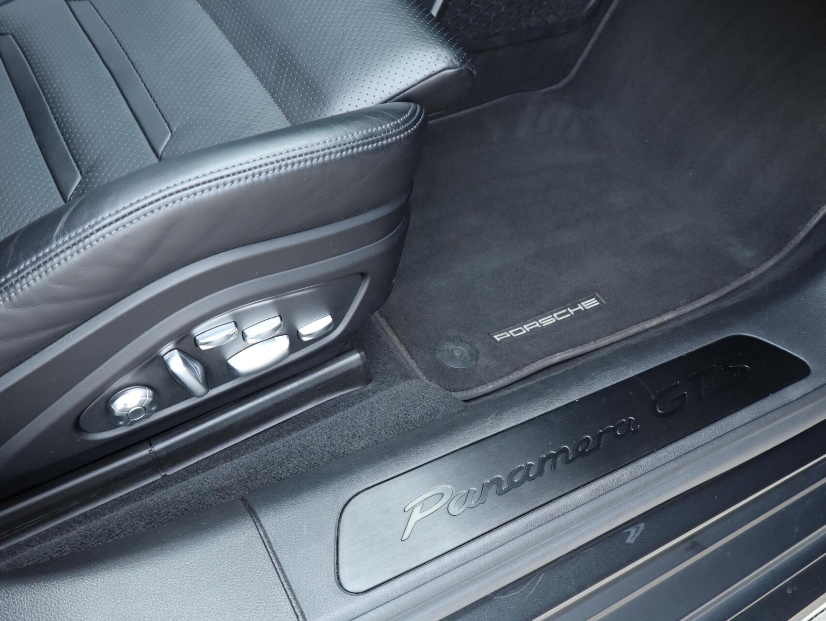 Foto van Porsche Panamera GTS
