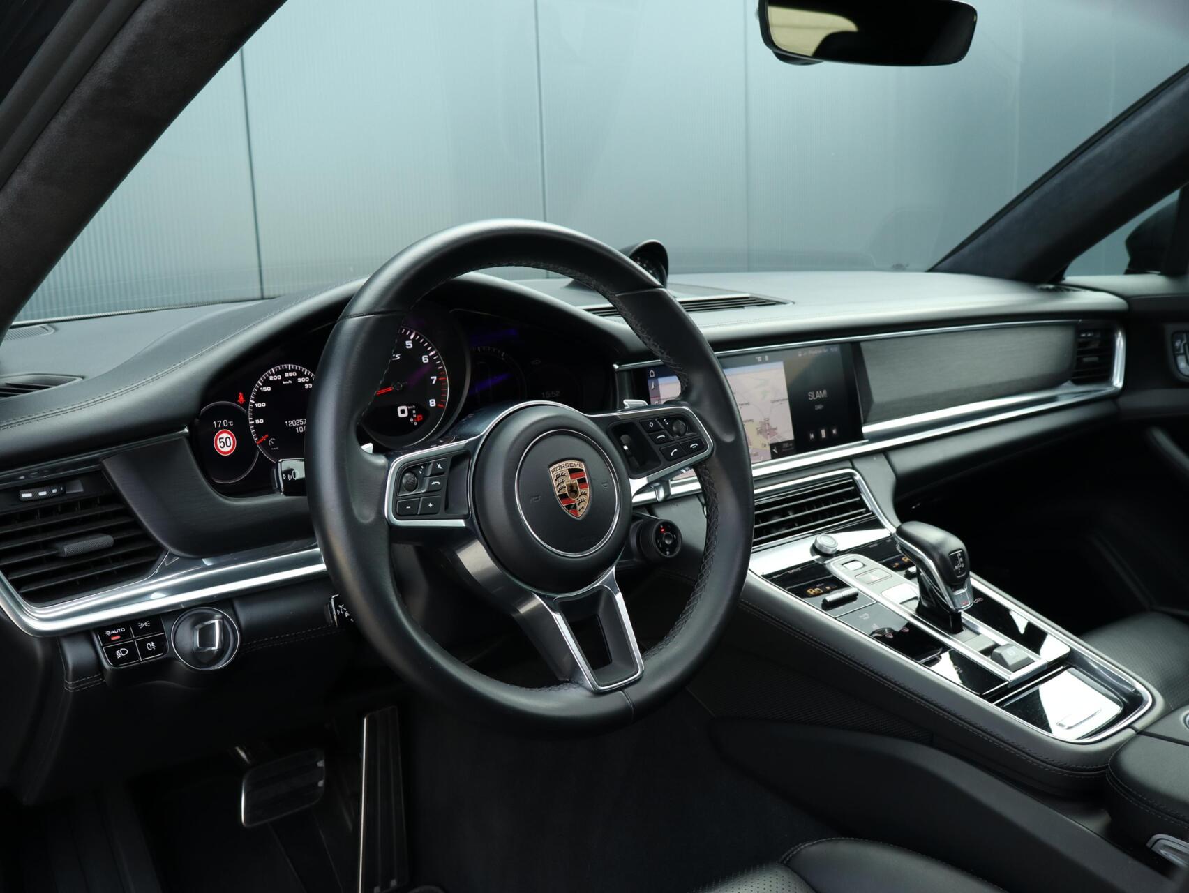 Foto van Porsche Panamera GTS