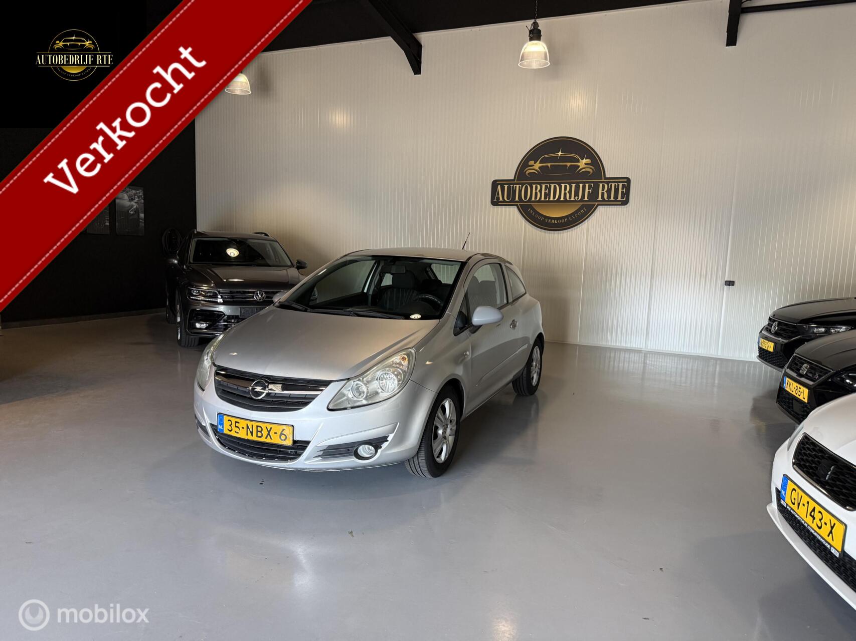 Opel Corsa 1.4-16V Enjoy VOL JAAR APK 2007 - voorkant