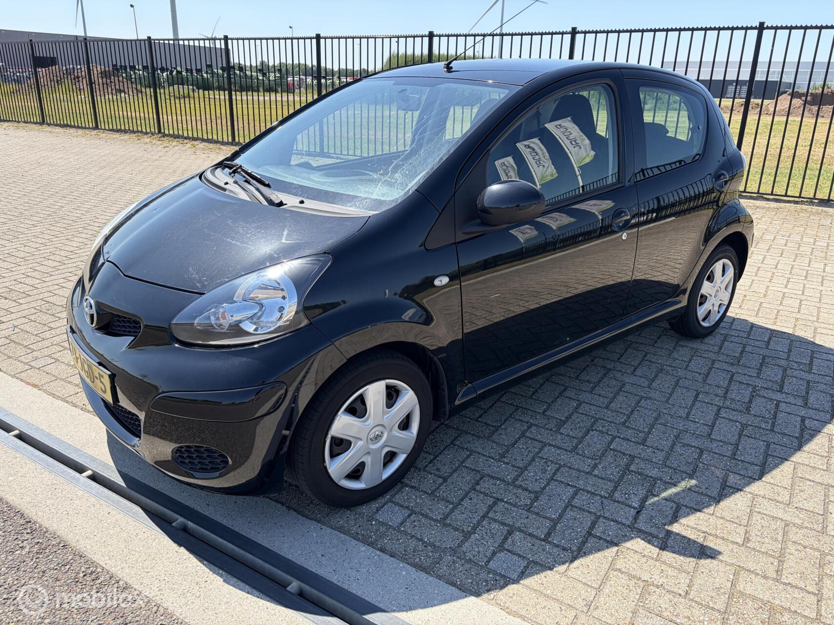 Toyota Toyota Aygo 1.0-12V Dynamic Blue 2009 - voorkant