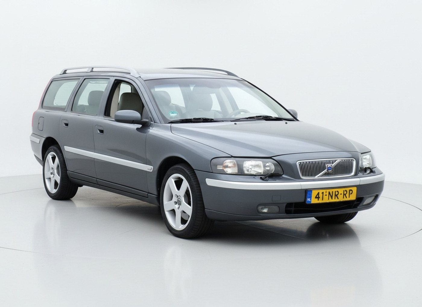 Volvo V70 2.5 T AWD Titanium|AUT|Xenon|Cruise|Leder|Airco 2004 - voorkant
