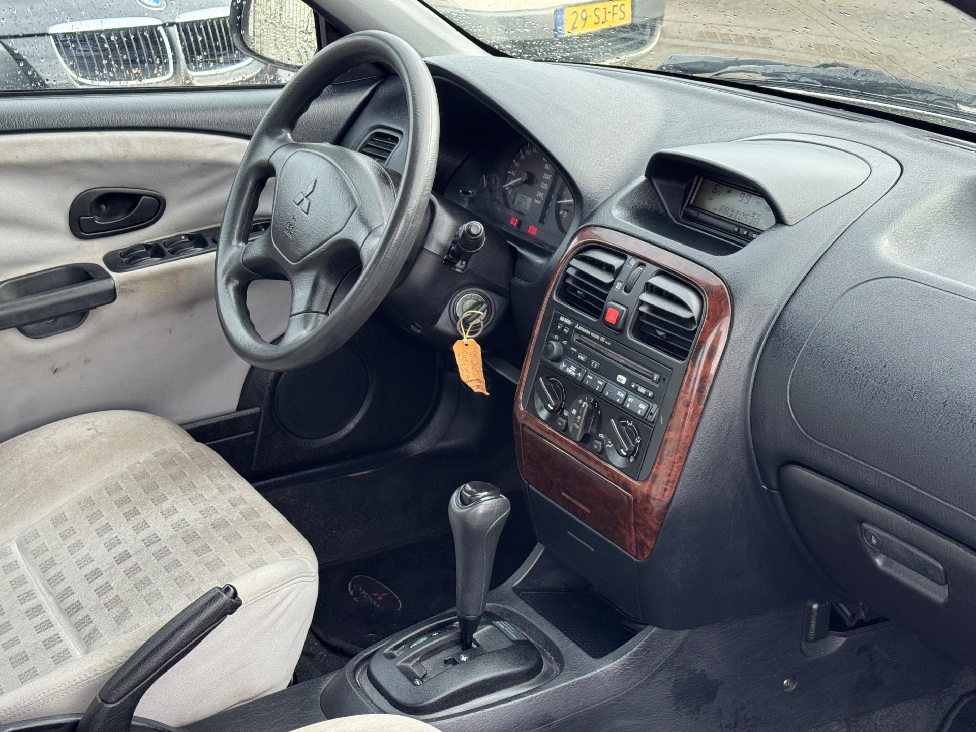 Foto van Mitsubishi Carisma