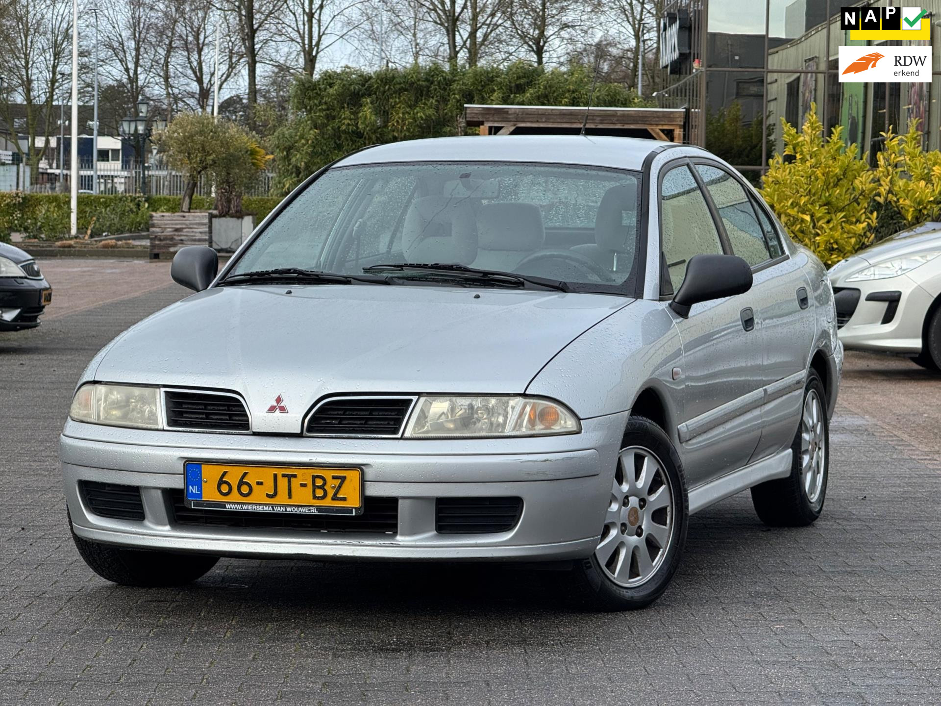 Mitsubishi Carisma 1.8 GDI | APK 24-02-2027 | Automaat | Elektrische ramen en spiegels | Dealeronderhouden | Trekhaak | Airco | 2002 - voorkant