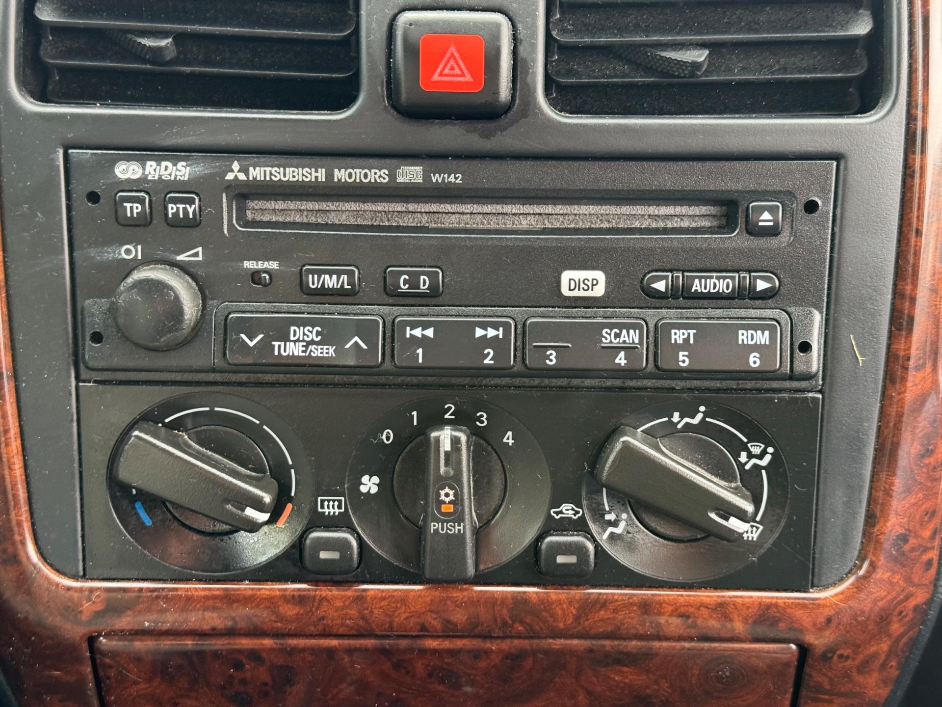 Foto van Mitsubishi Carisma