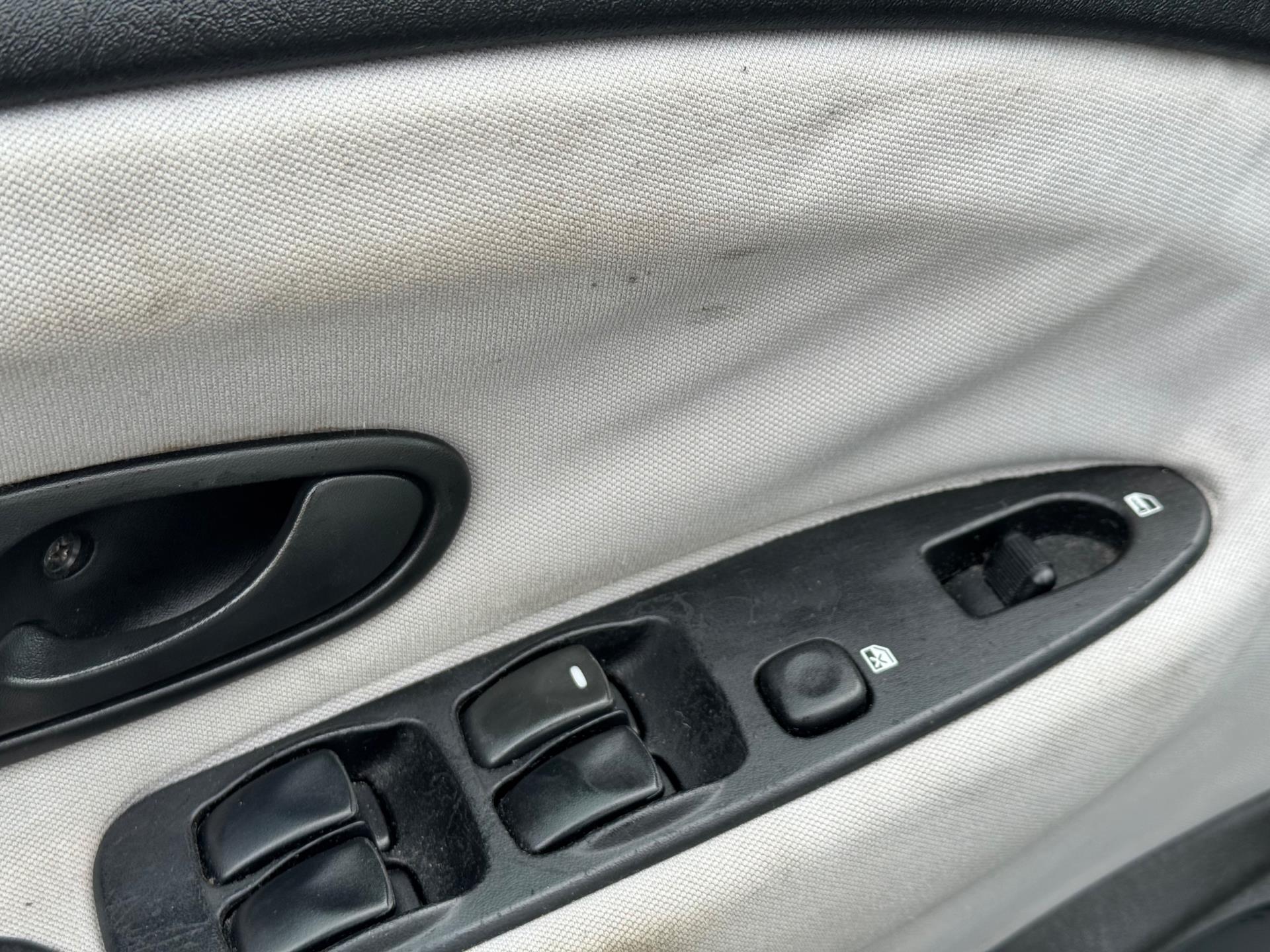 Foto van Mitsubishi Carisma