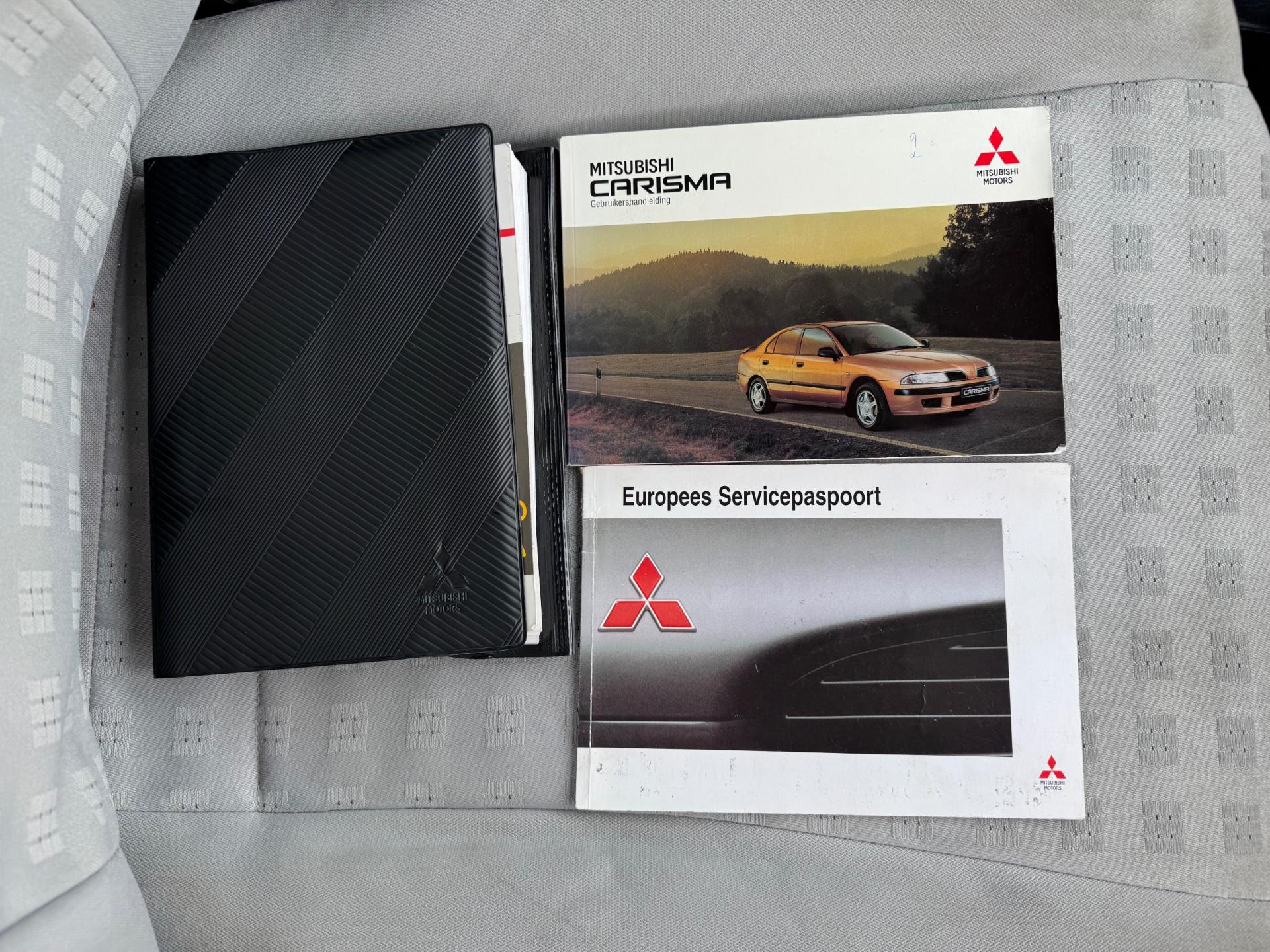 Foto van Mitsubishi Carisma