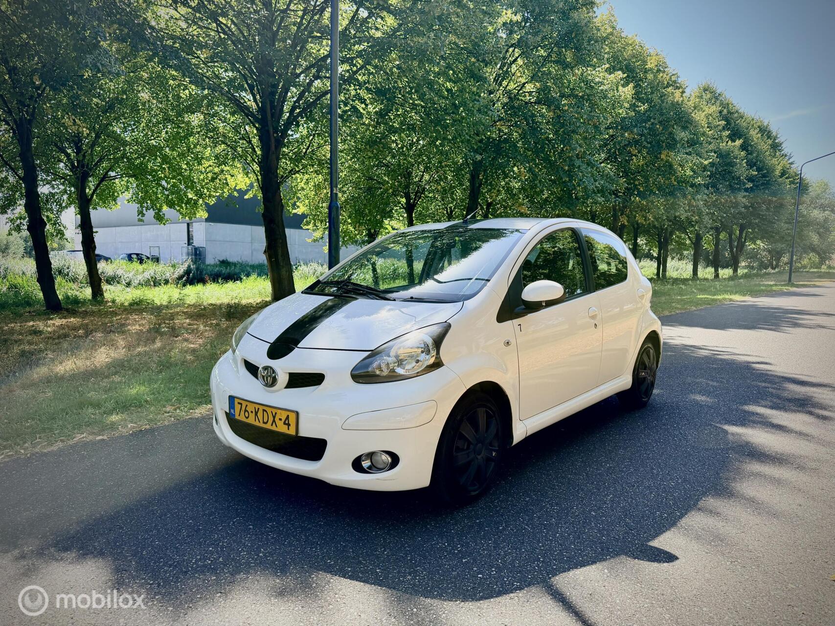 Toyota Toyota Aygo 1.0-12V Xcite White*NW APK 8/27*AIRCO*HALF LEDER 2009 - voorkant