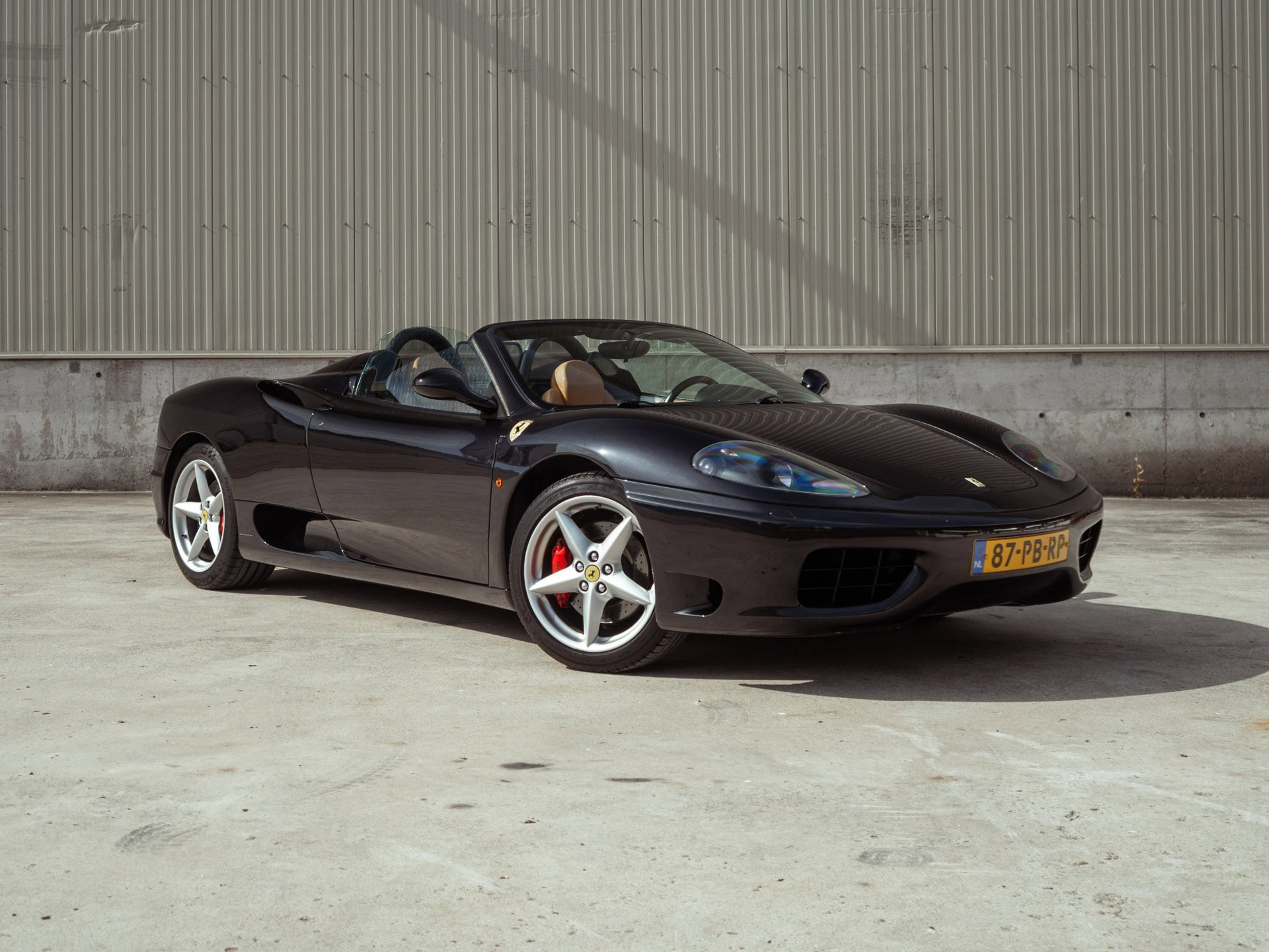 Ferrari 360 3.6 V8 400PK (2001) | 73.529 km | Handbak | Nero Daytona | Cuoio | TubiStyle 2001 - voorkant