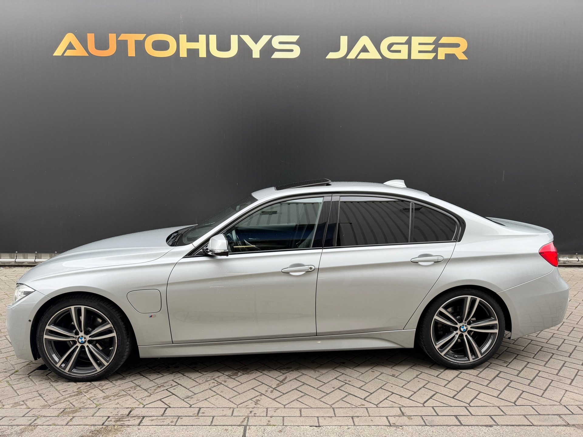Foto van BMW 330e Iperformance