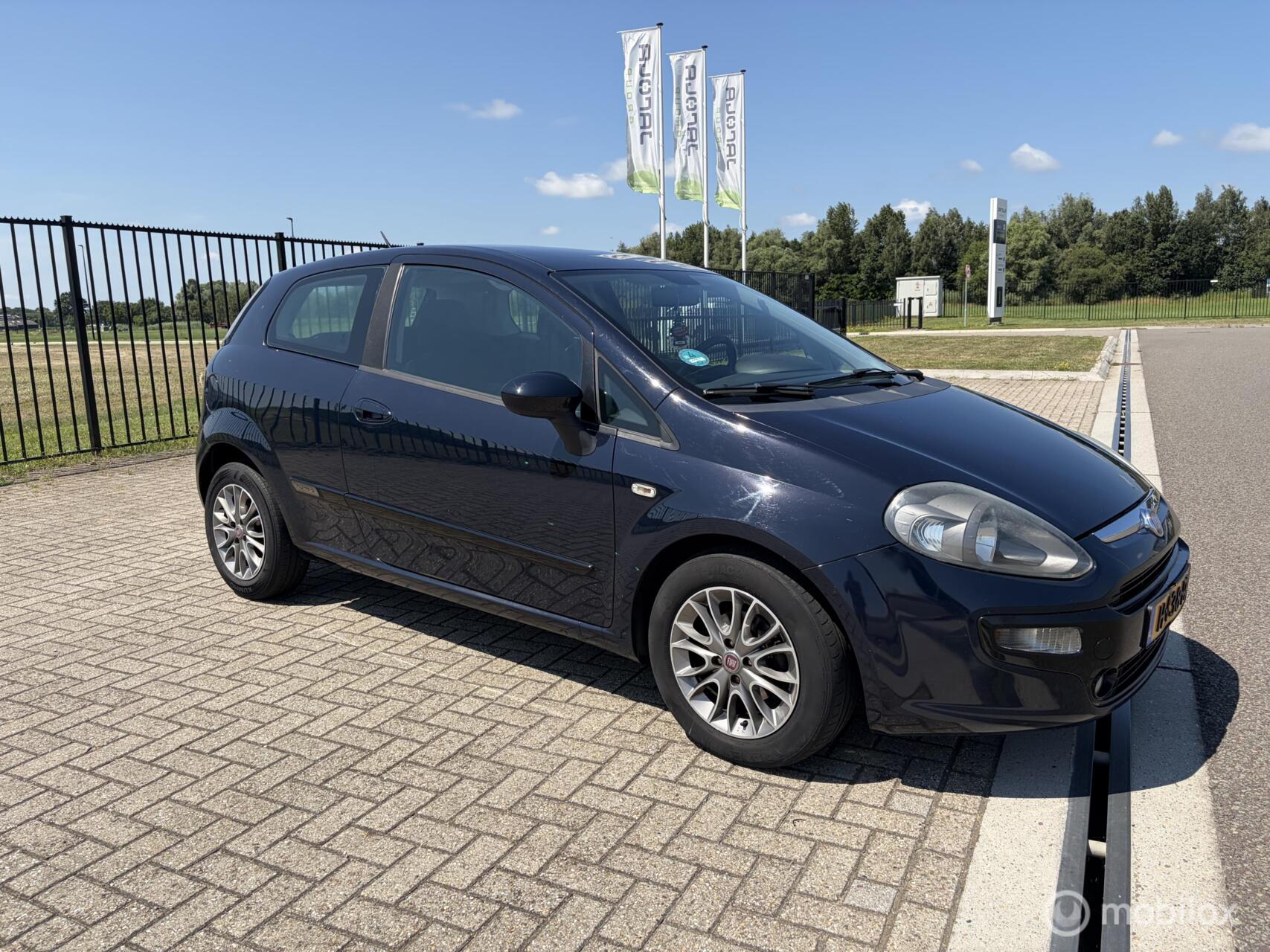 Fiat Fiat Punto 1.4 Business 2011 - voorkant
