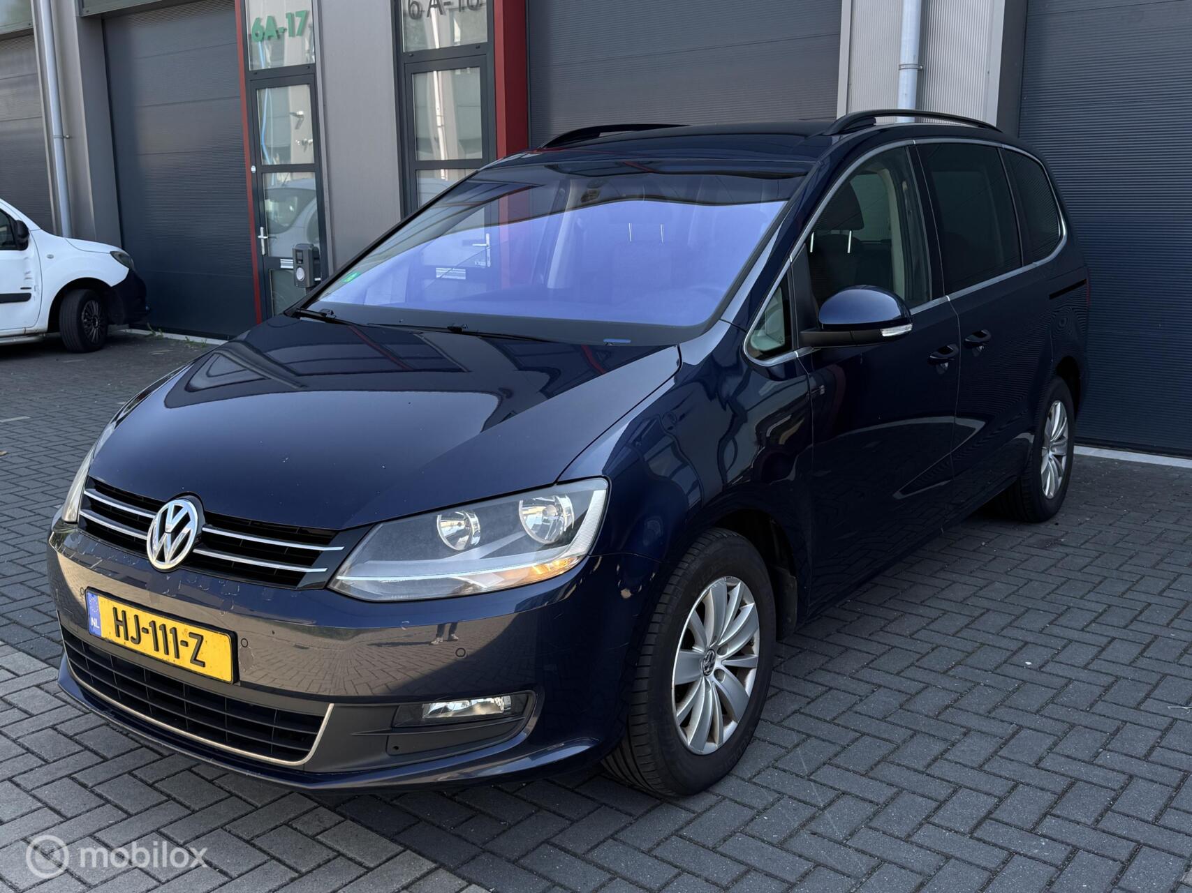 Volkswagen Sharan 2.0 TDI Highline, Stoelv, Camera, A/C, PDC 2011 - voorkant