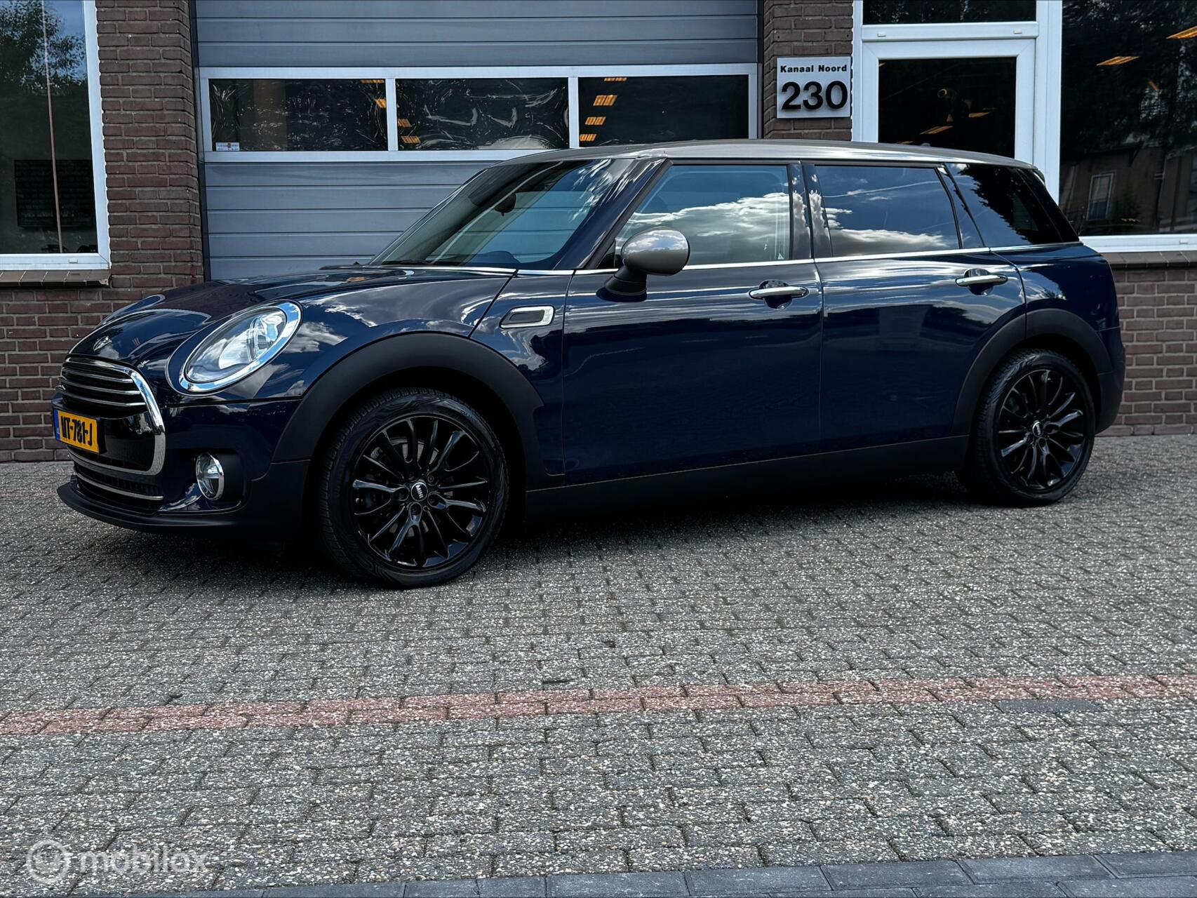 Mini Clubman Cooper 1.5 Cooper AUT ECC-AIRCO/NAVI/CRUISE/TREKHAAK 2016 - voorkant