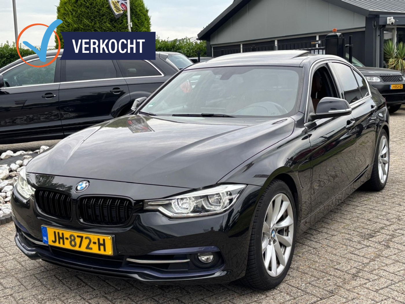 BMW 330e 330e Sport Sedan 2016 Zwart Schuifdak Leer NL Auto 2016 - voorkant