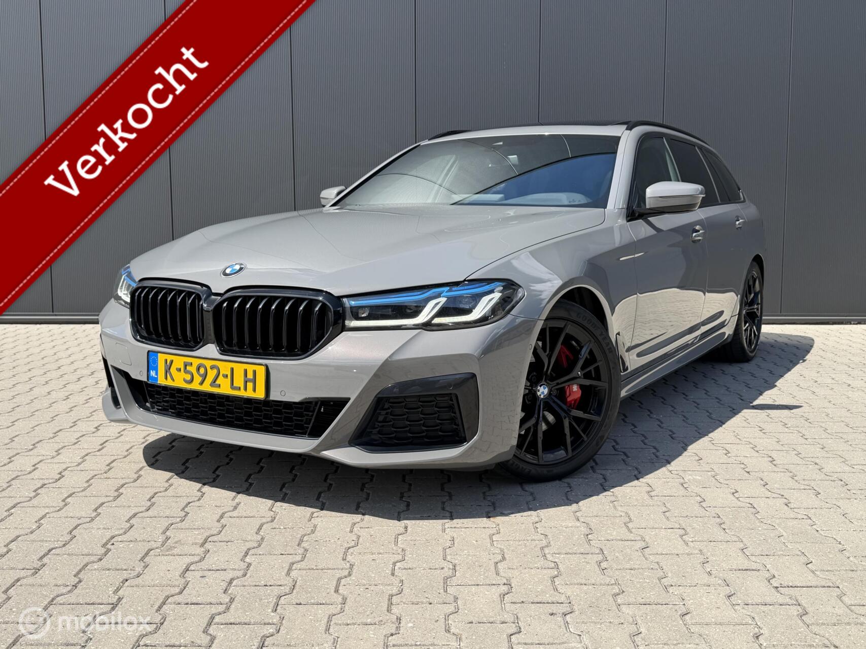 BMW 530i 530i Touring M-pakket/Pano/Exklusivleder/Trekhaak/Laser 2021 - voorkant