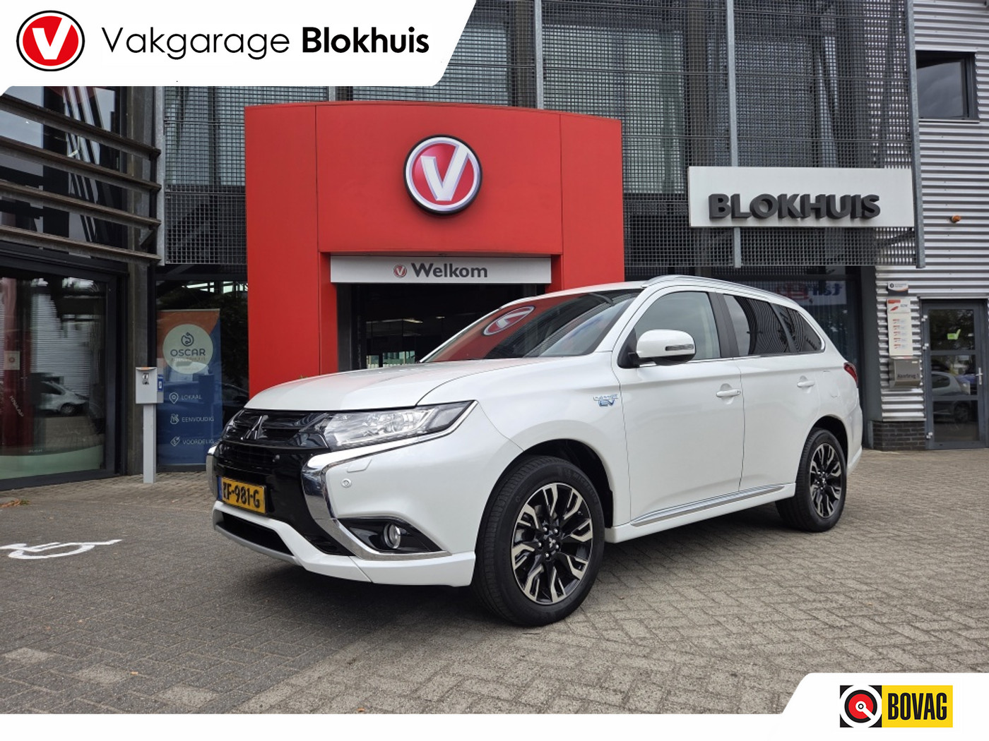 Mitsubishi Mitsubishi Outlander 2.0 PHEV Executive Edition | Navi | Camera | PDC | Stoel verw. 2016 - voorkant