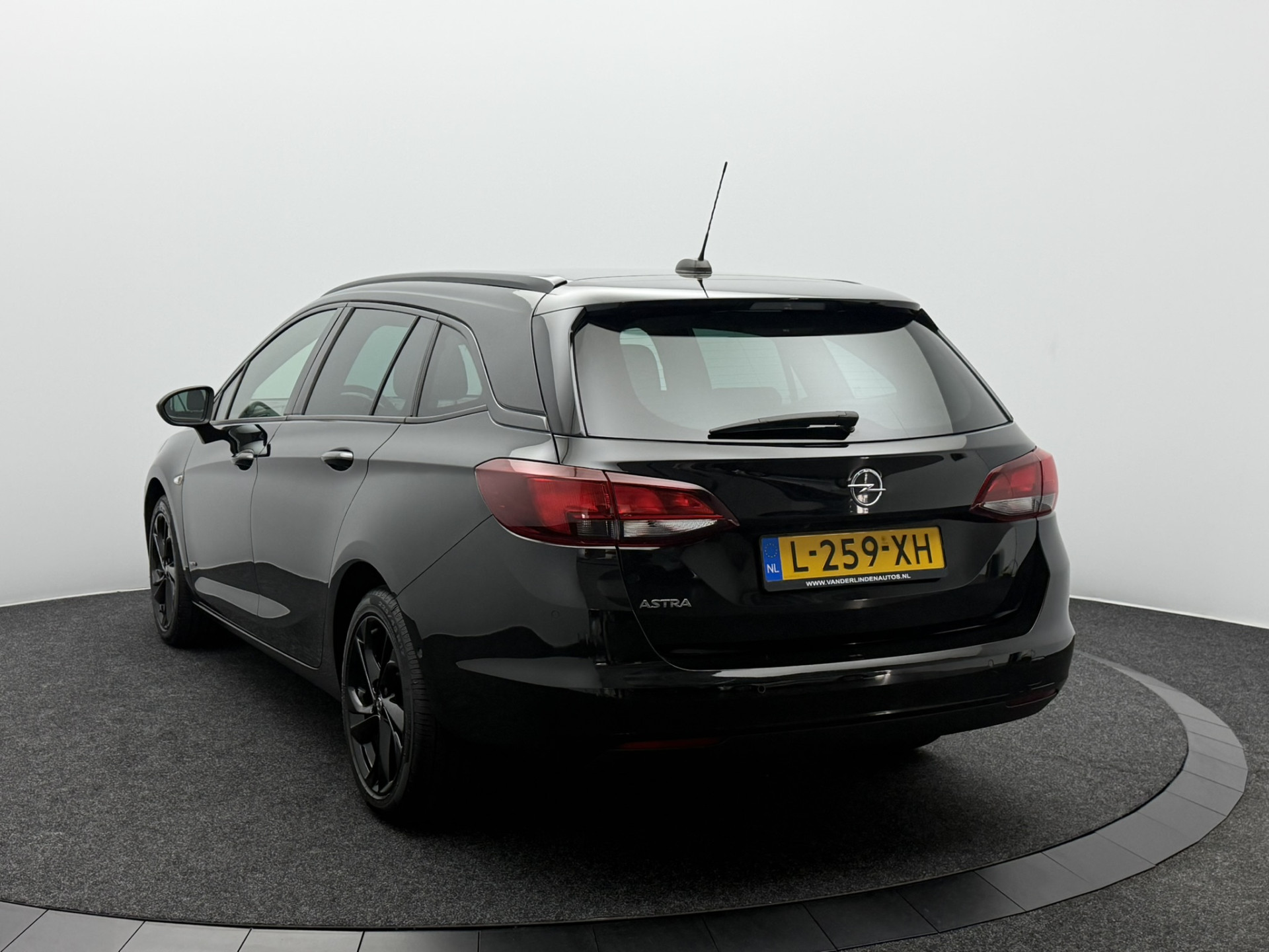 Foto van Opel Astra Sports Tourer+