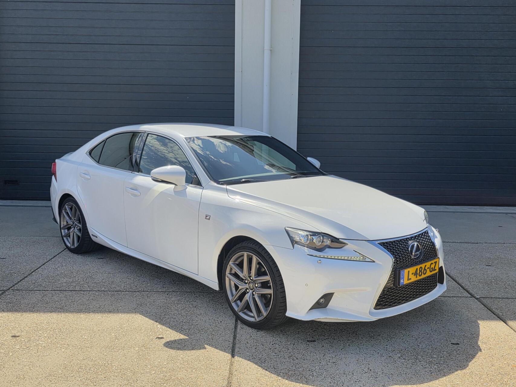 Foto van Lexus Lexus Is300h