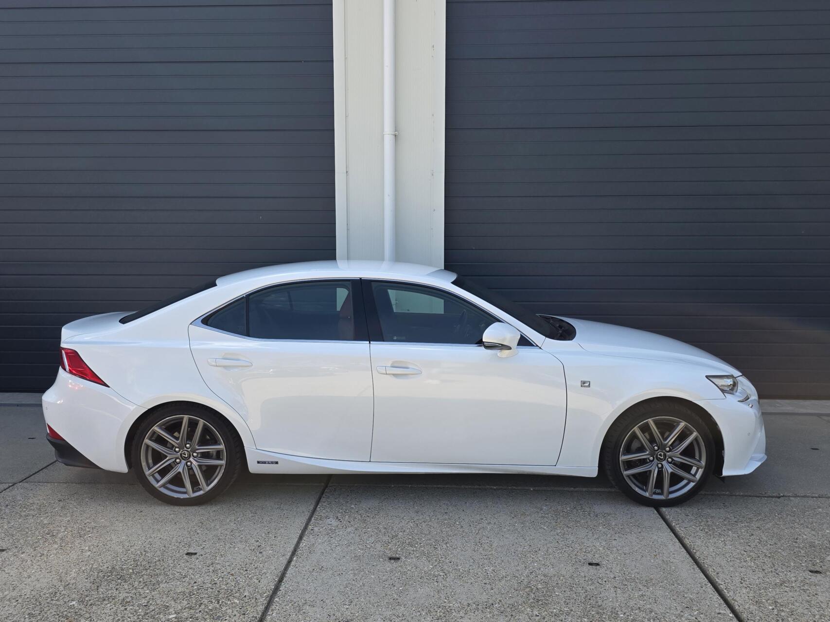 Foto van Lexus Lexus Is300h