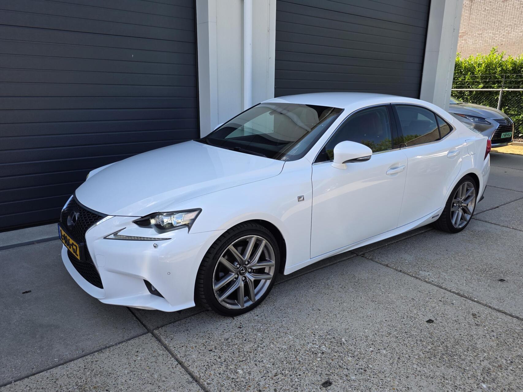 Foto van Lexus Lexus Is300h