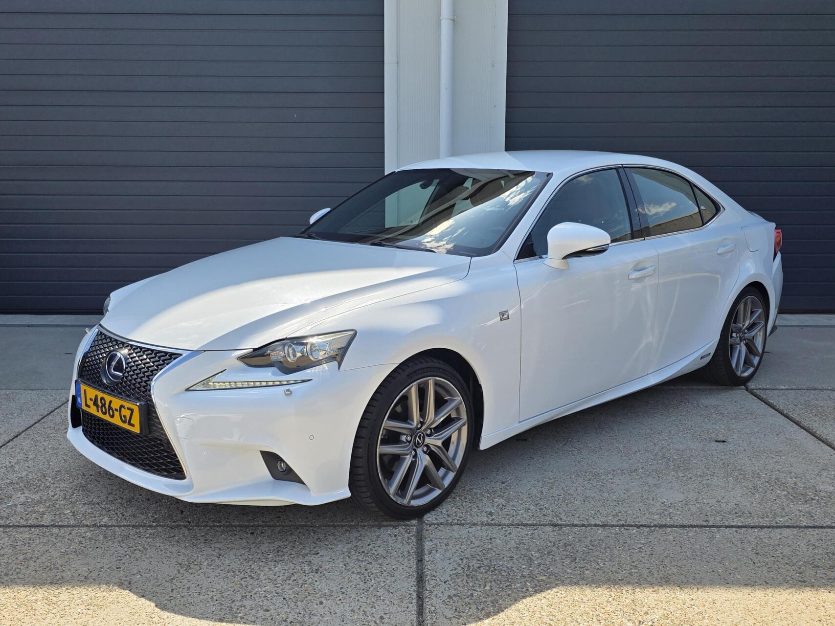 Foto van Lexus Lexus Is300h