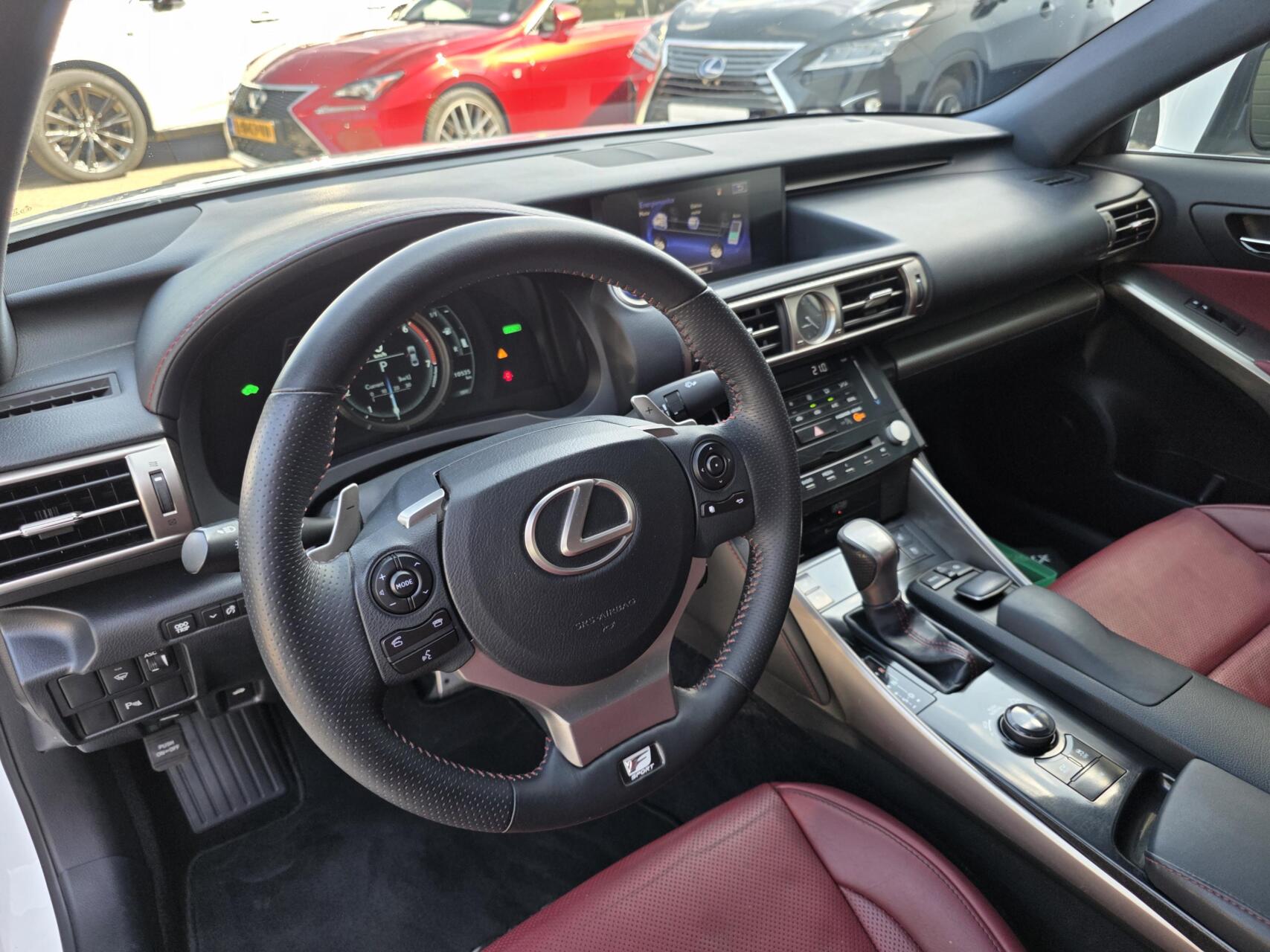 Foto van Lexus Lexus Is300h