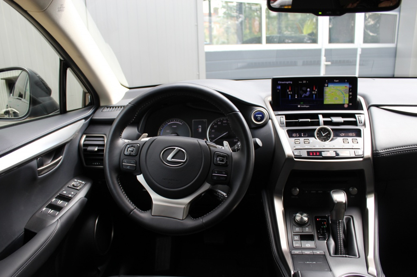 Foto van Lexus Lexus Nx300h