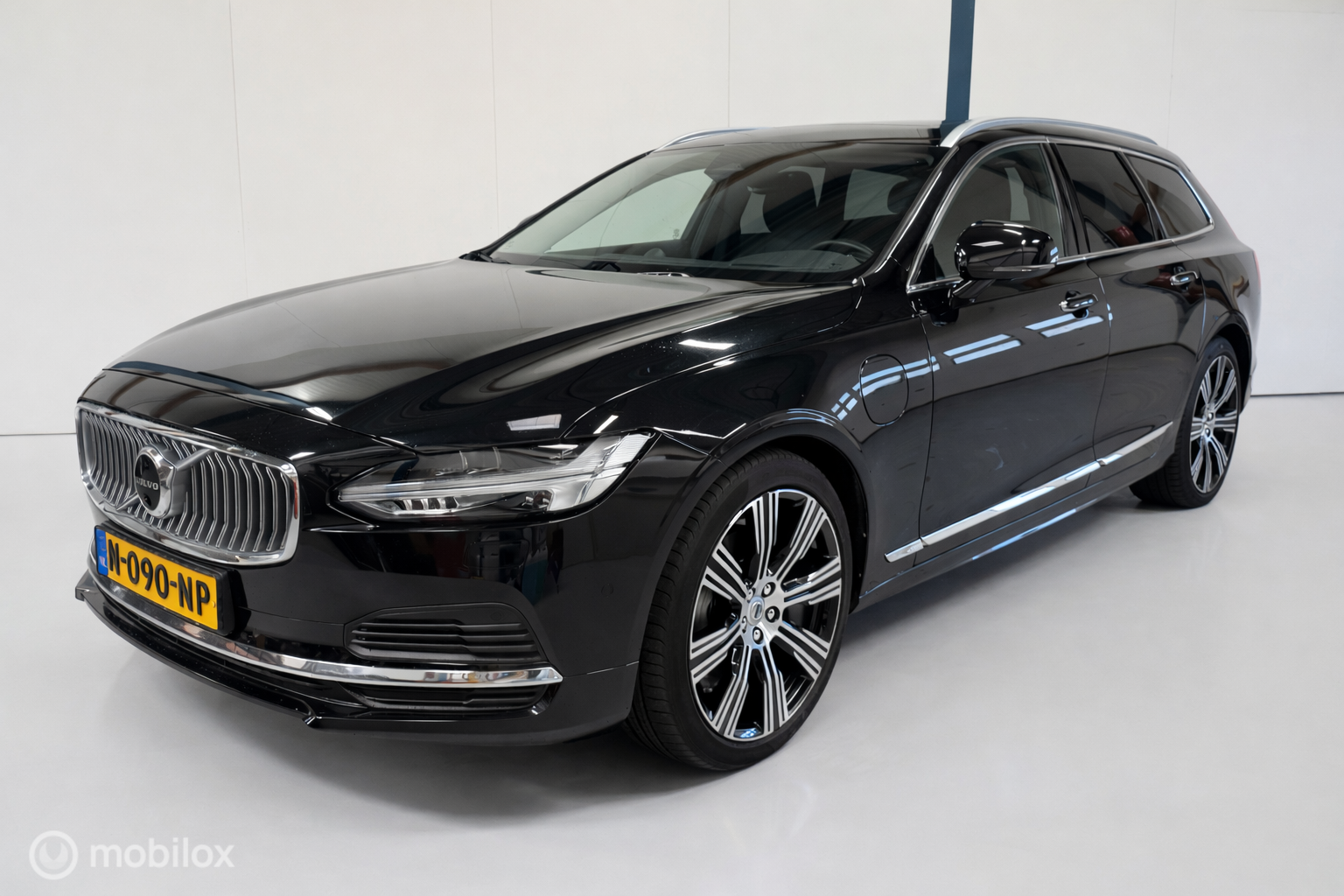 Volvo V90 2.0 T8 AWD Inscription Exclusive 1E EGENAAR / BTW 2021 - voorkant