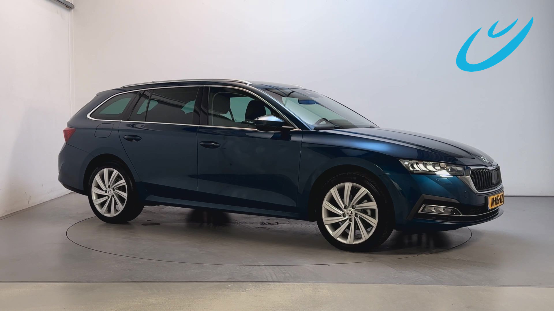 Skoda Octavia 1.5 e-TSI 150pk DSG Business Edition Plus Camera Trekhaak Sfeerverlichting Adaptive Cruise 2021 - voorkant