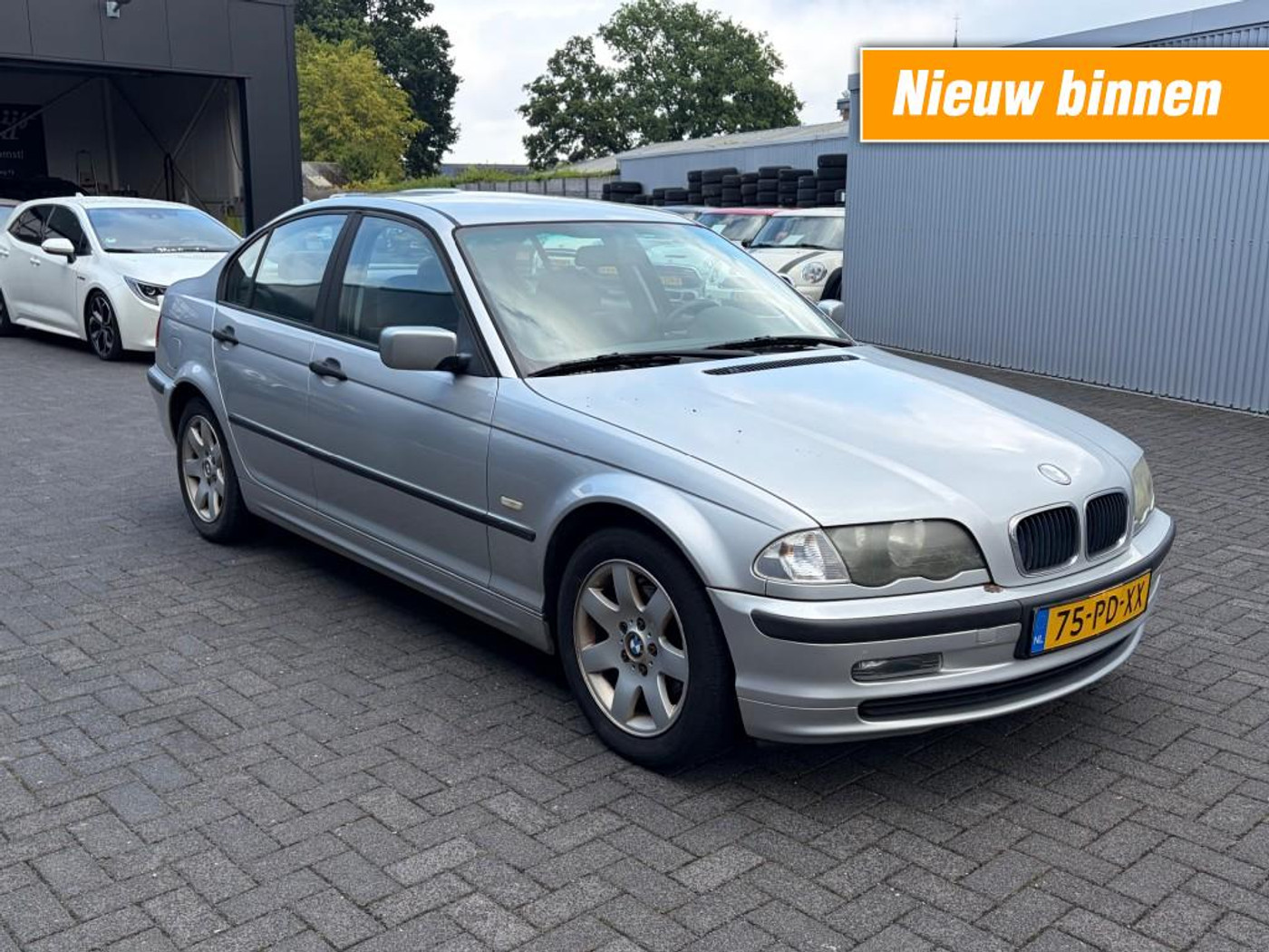 BMW 3er Reihe 316i 2001 - voorkant