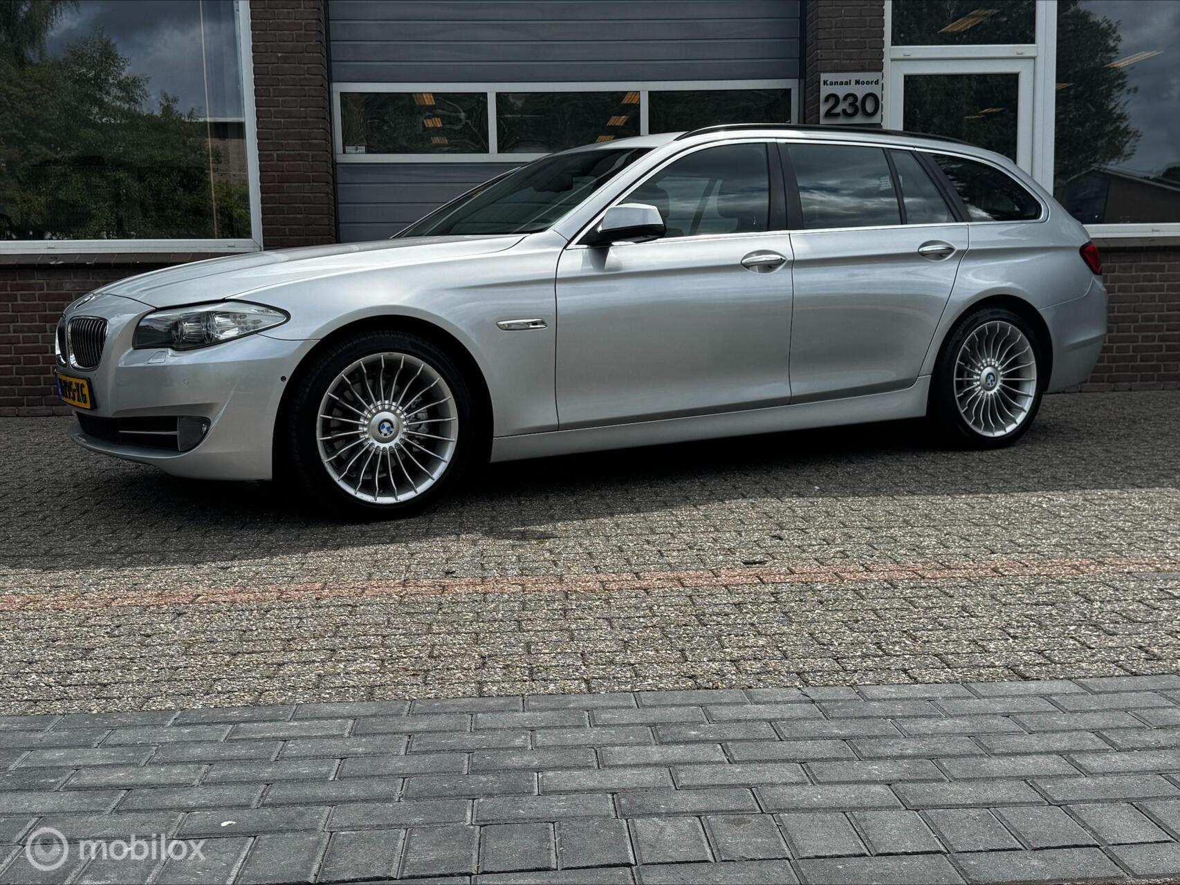 BMW 523i 523i High Executive LEDER/AIRCO/CAM 2010 - voorkant