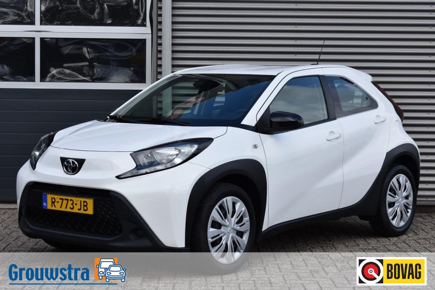 Toyota Toyota Aygo X 1.0 VVT-I MT PLAY / DEALER ONDERHOUDEN / CARPLAY / CAMERA / ADAP CRUISE 2022 - voorkant
