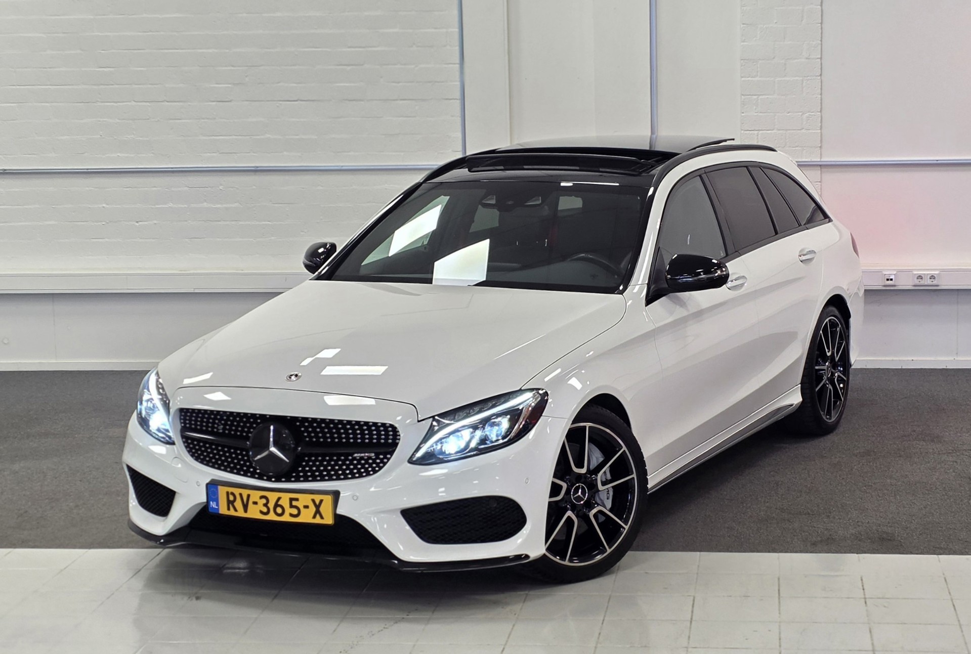 Foto van Mercedes-Benz AMG C 43