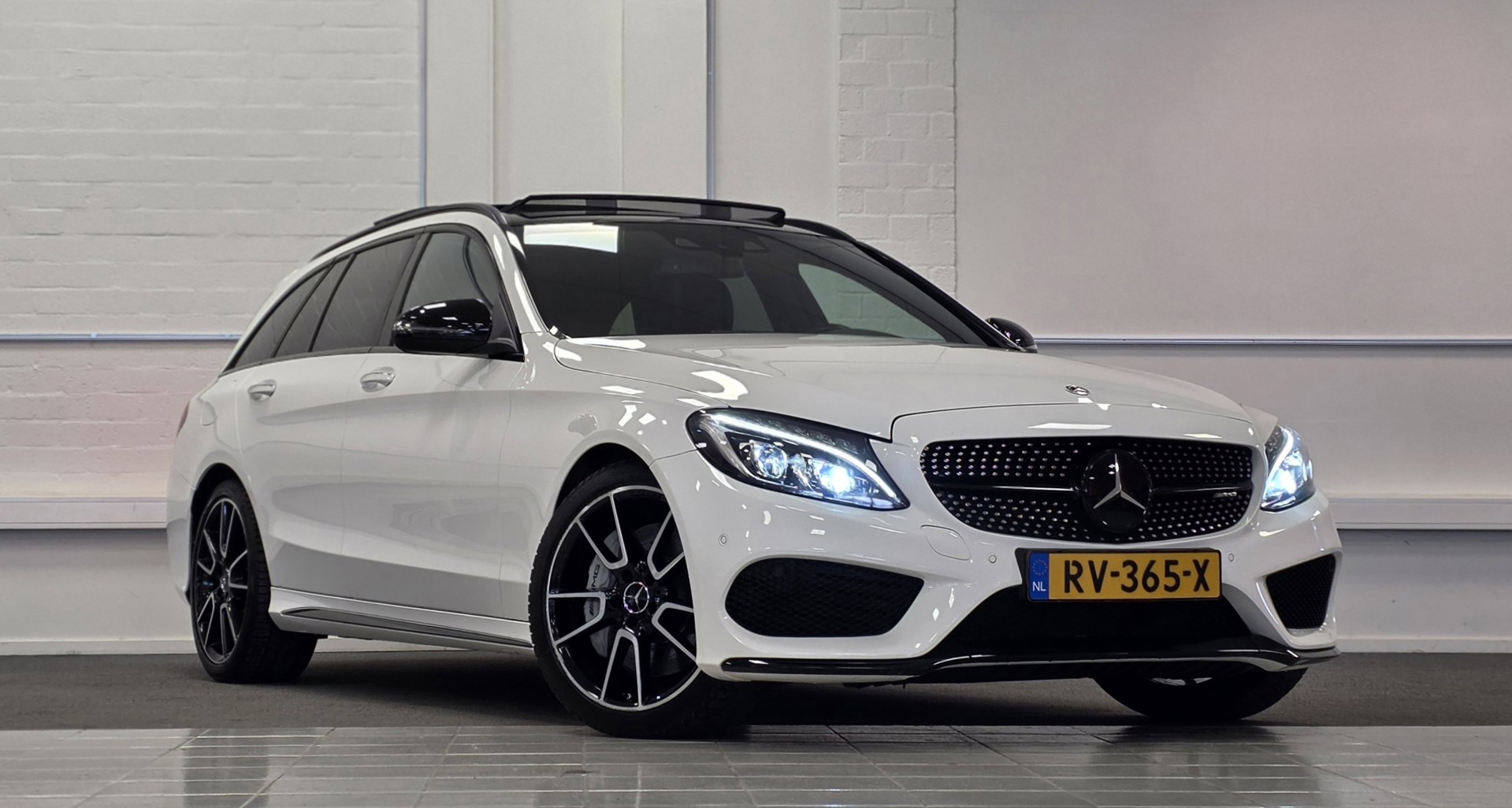 Foto van Mercedes-Benz AMG C 43