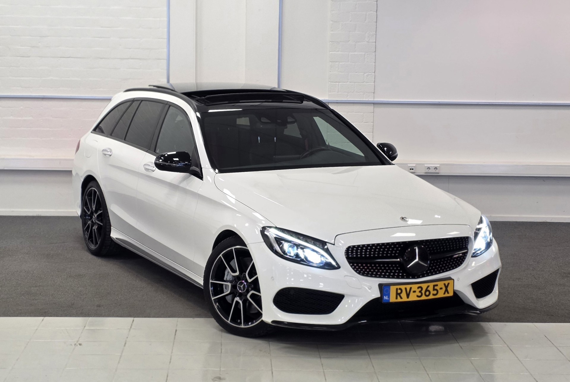 Foto van Mercedes-Benz AMG C 43