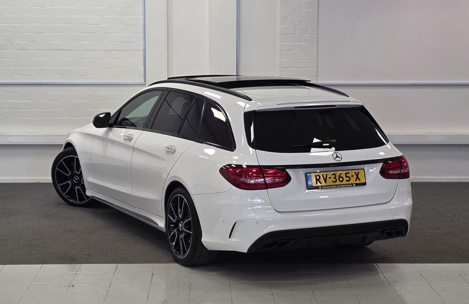 Foto van Mercedes-Benz AMG C 43