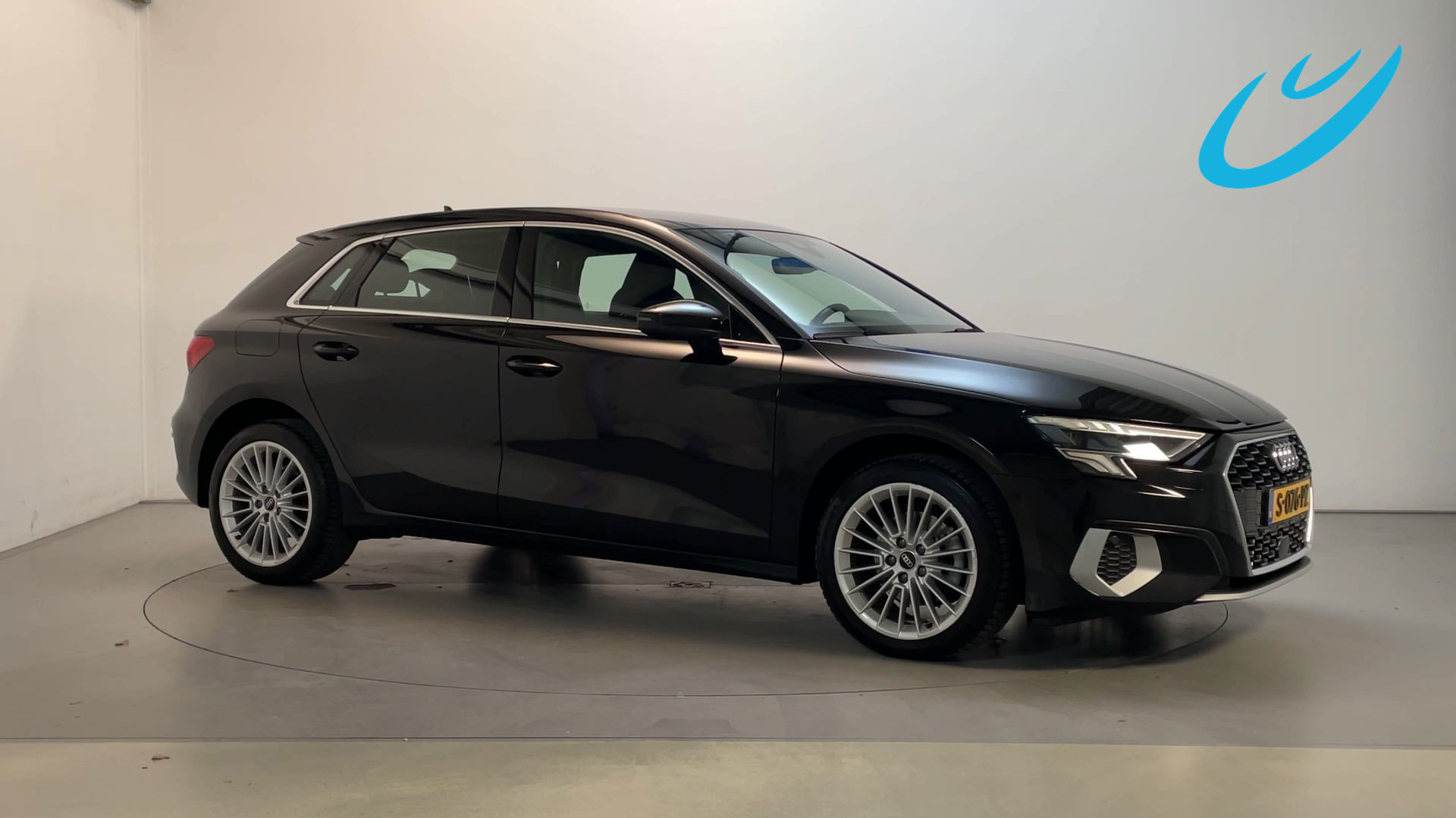 Audi A3 Sportback 30 TFSI Advanced Edition Stoelverwarming Navigatie Parkeersensoren Climate Control 2023 - voorkant
