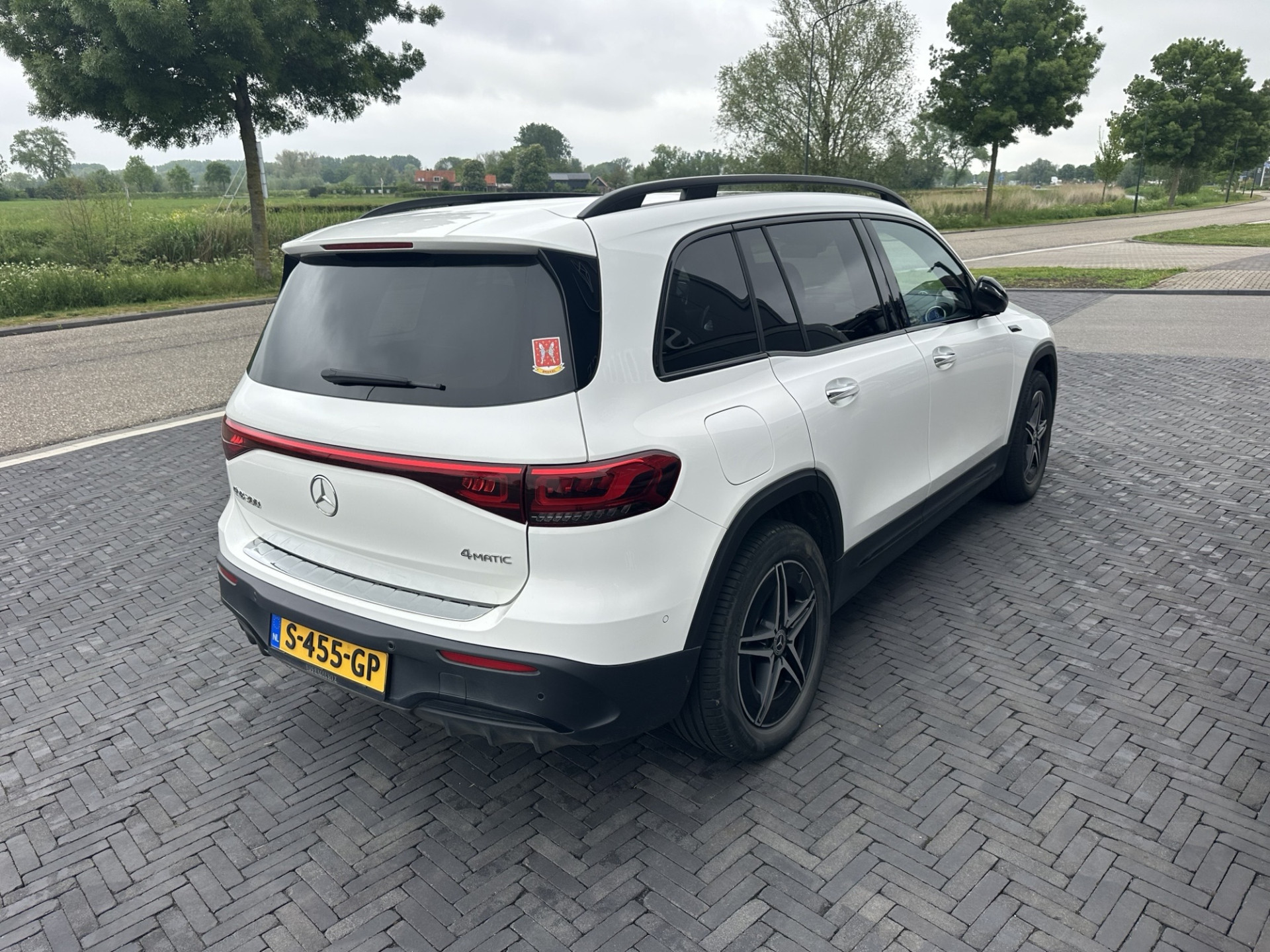 Foto van Mercedes-Benz Eqb 300 4Matic
