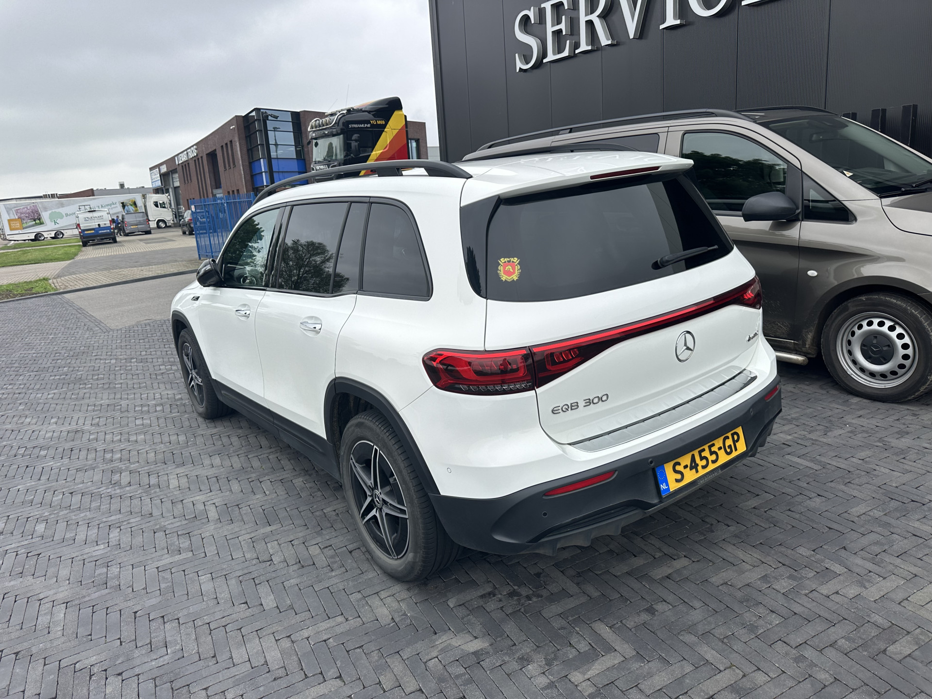 Foto van Mercedes-Benz Eqb 300 4Matic