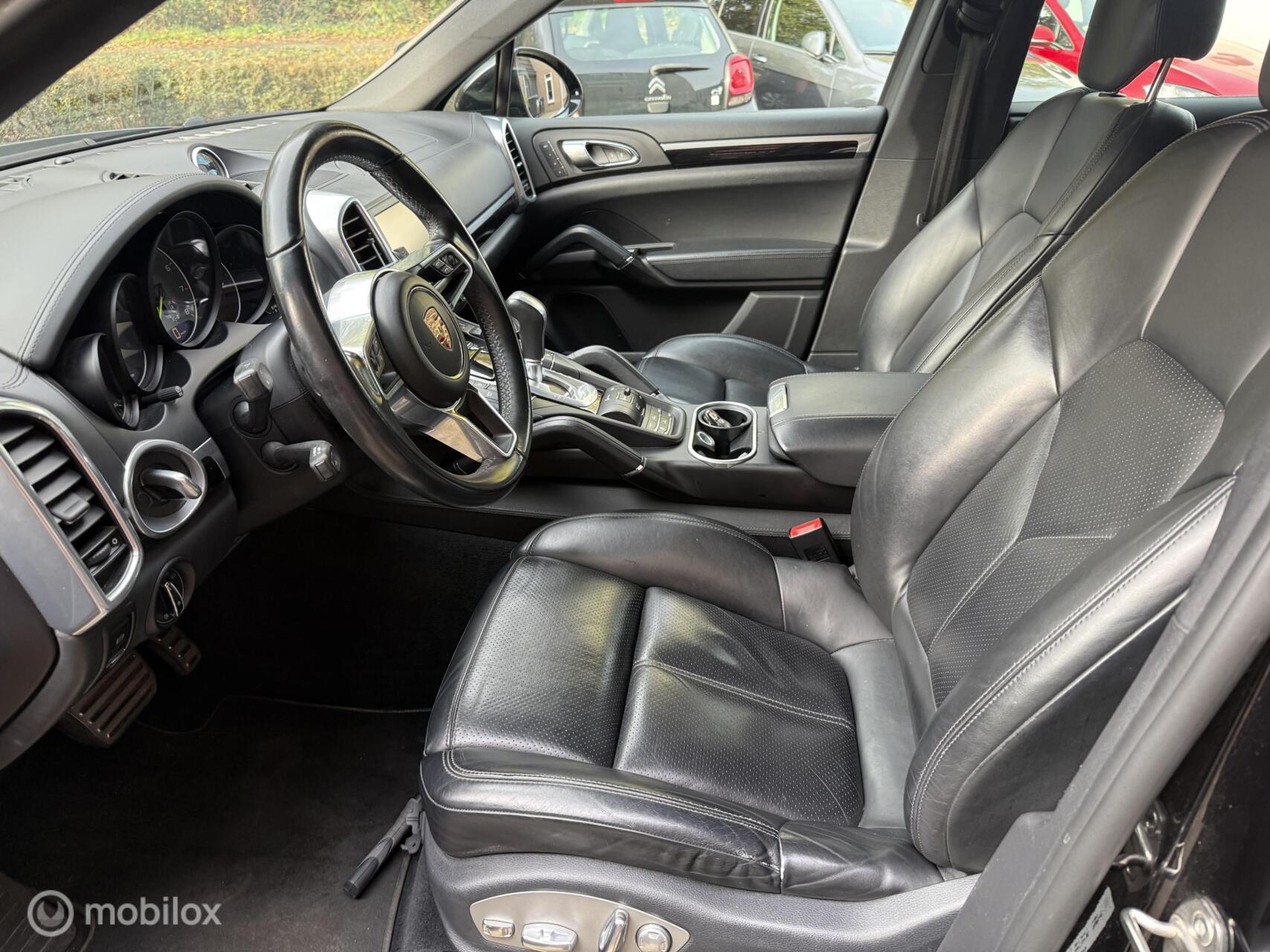 Foto van Porsche Cayenne S E-hybrid