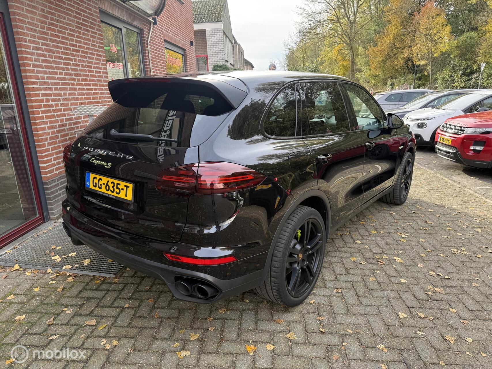 Foto van Porsche Cayenne S E-hybrid
