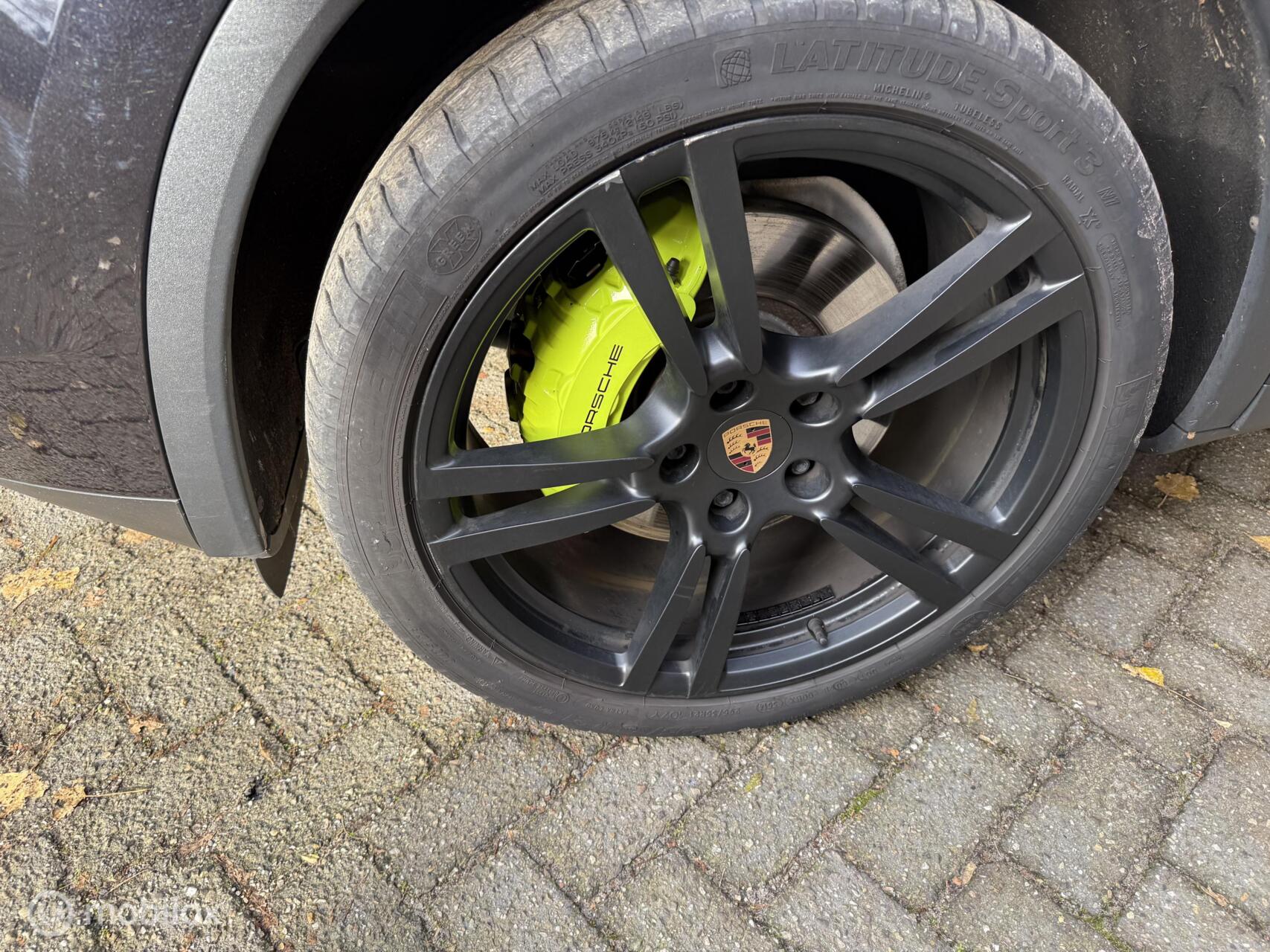 Foto van Porsche Cayenne S E-hybrid