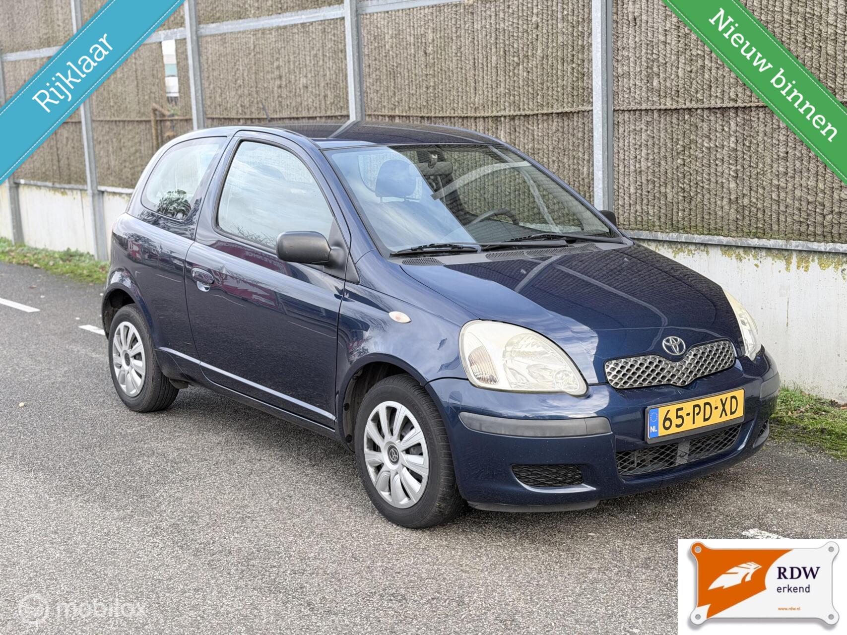 Toyota Yaris 1.3 VVT-i Blue NAP/NETTE AUTO/AIRCO/ELEK.PAKKET 2004 - voorkant