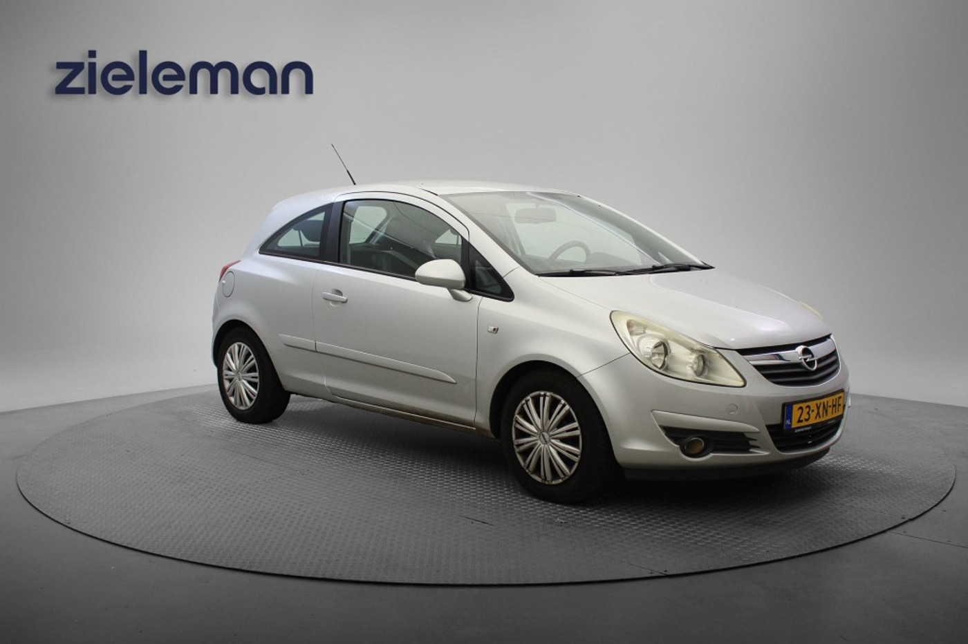 Opel Corsa 1.4 16V Cosmo - Airco, Cruise, Multifunctioneel Stuur 2007 - voorkant