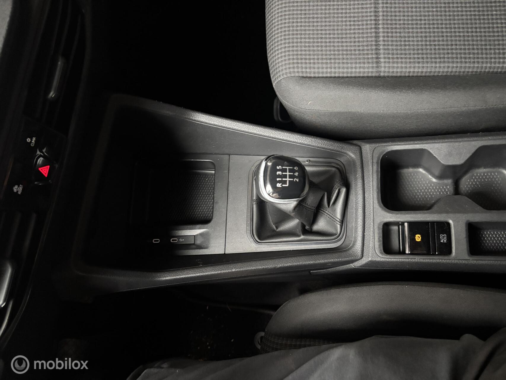 Foto van Volkswagen Caddy Modified Partition Wall