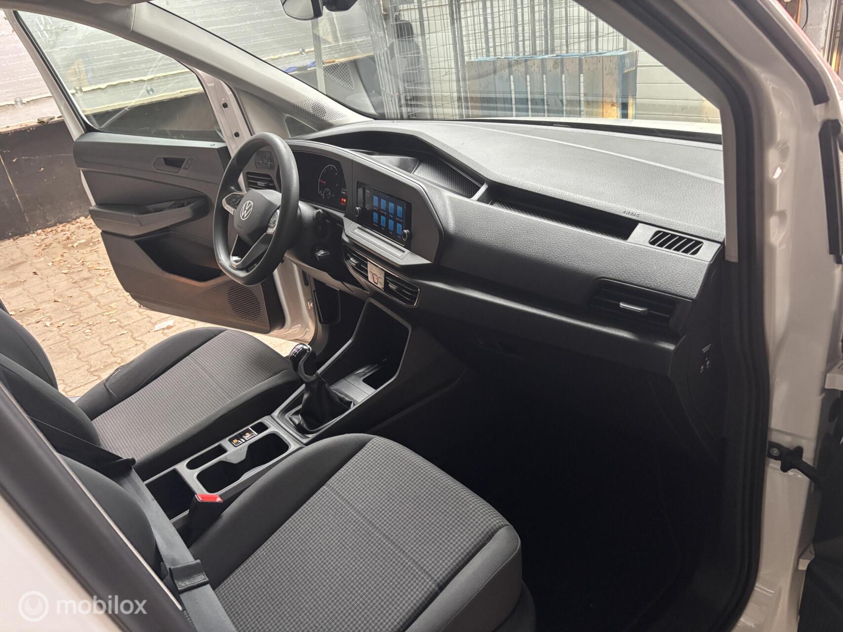 Foto van Volkswagen Caddy Modified Partition Wall