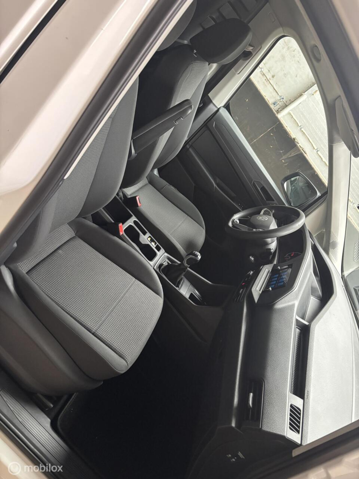 Foto van Volkswagen Caddy Modified Partition Wall