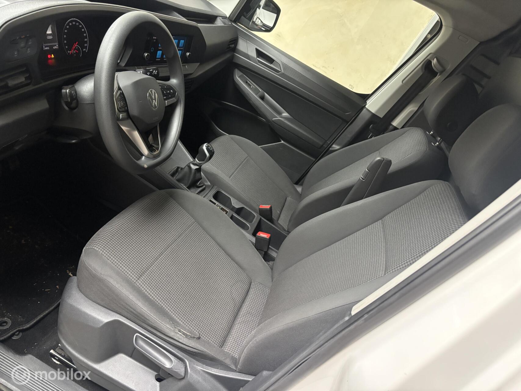 Foto van Volkswagen Caddy Modified Partition Wall